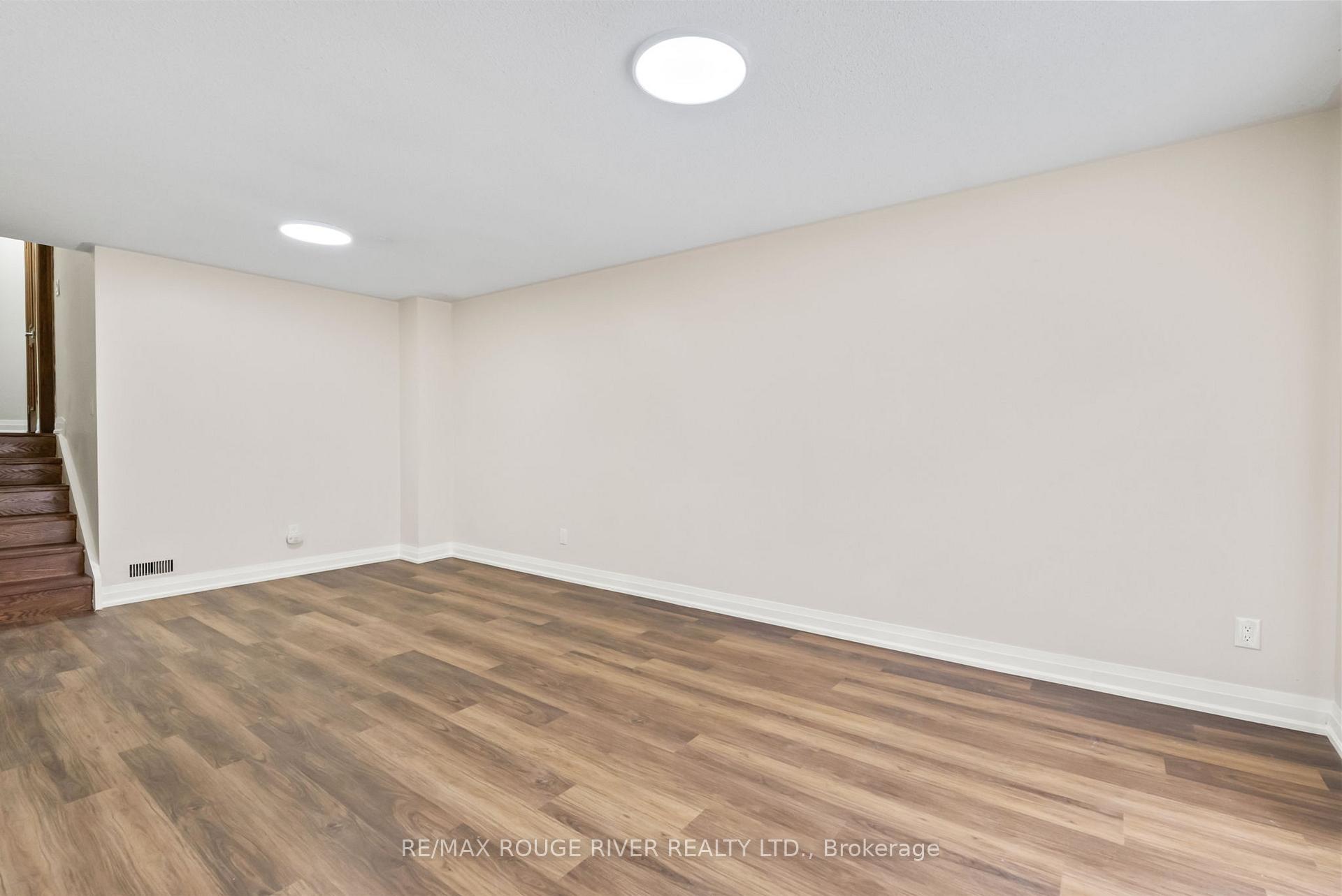Photo 6 of 16 Borland Court, Clarington, Bowmanville — HOMEH