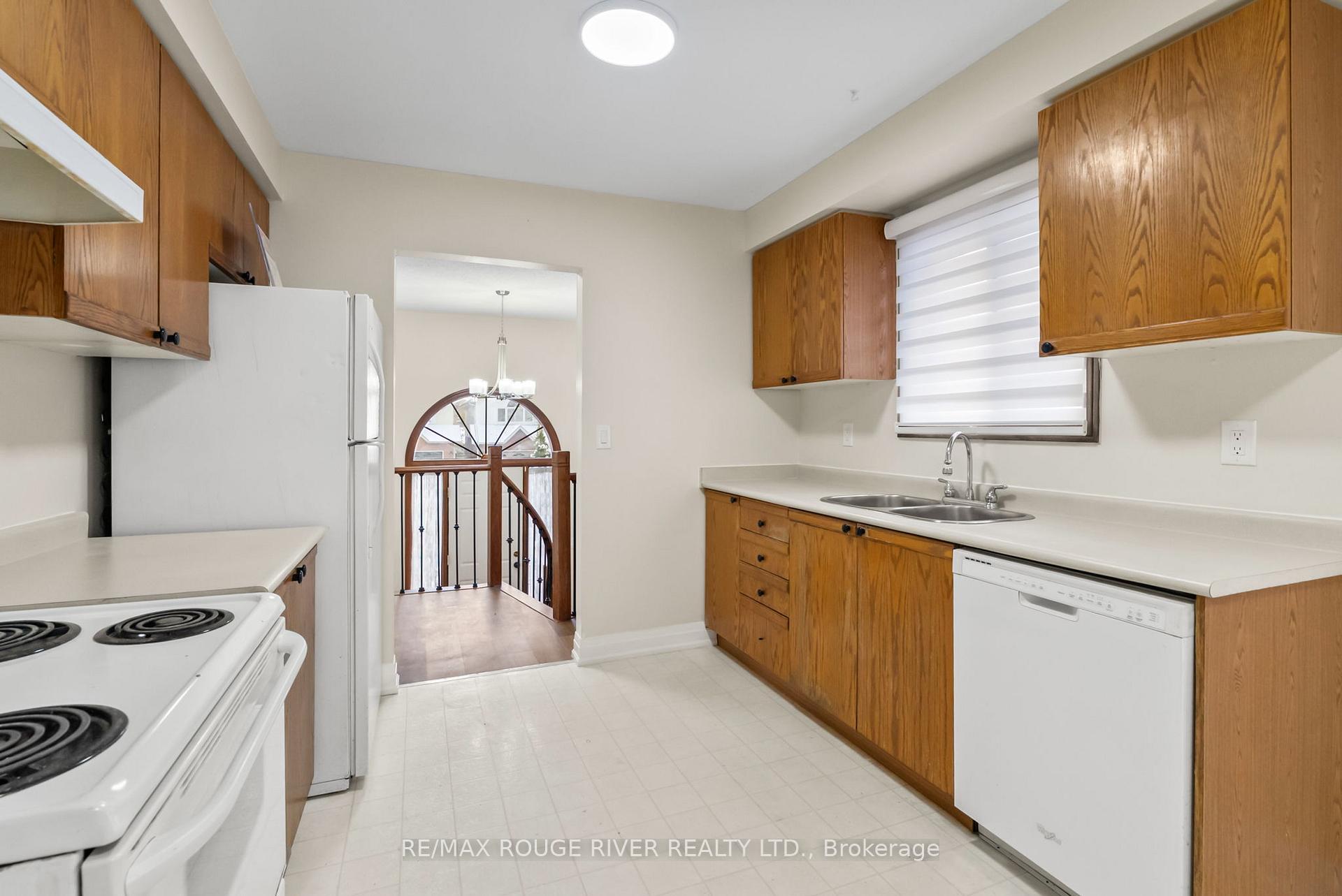 Photo 11 of 16 Borland Court, Clarington, Bowmanville — HOMEH