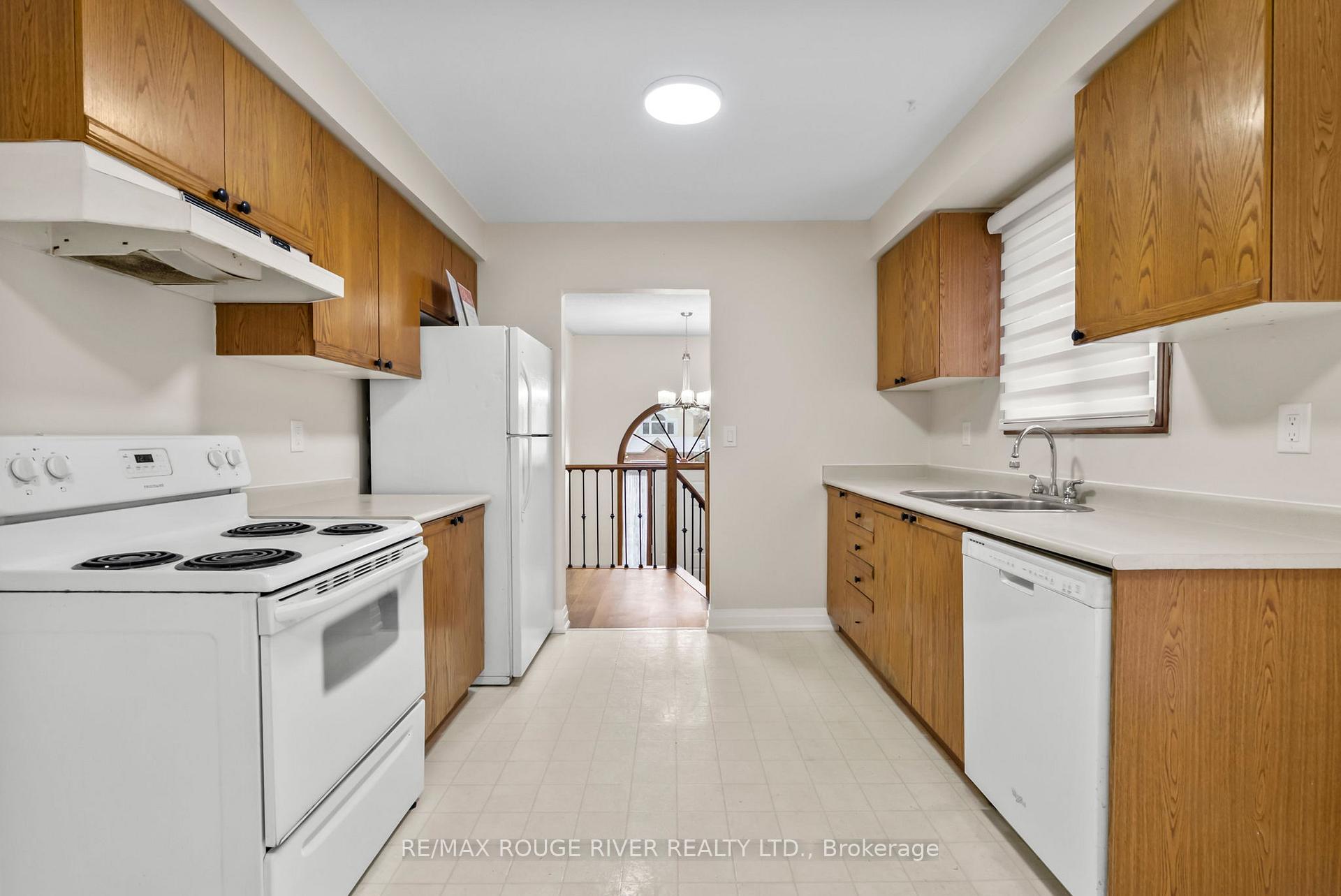 Photo 12 of 16 Borland Court, Clarington, Bowmanville — HOMEH