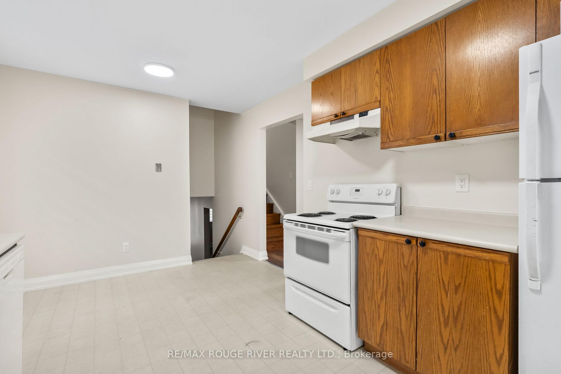 Photo 13 of 16 Borland Court, Clarington, Bowmanville — HOMEH