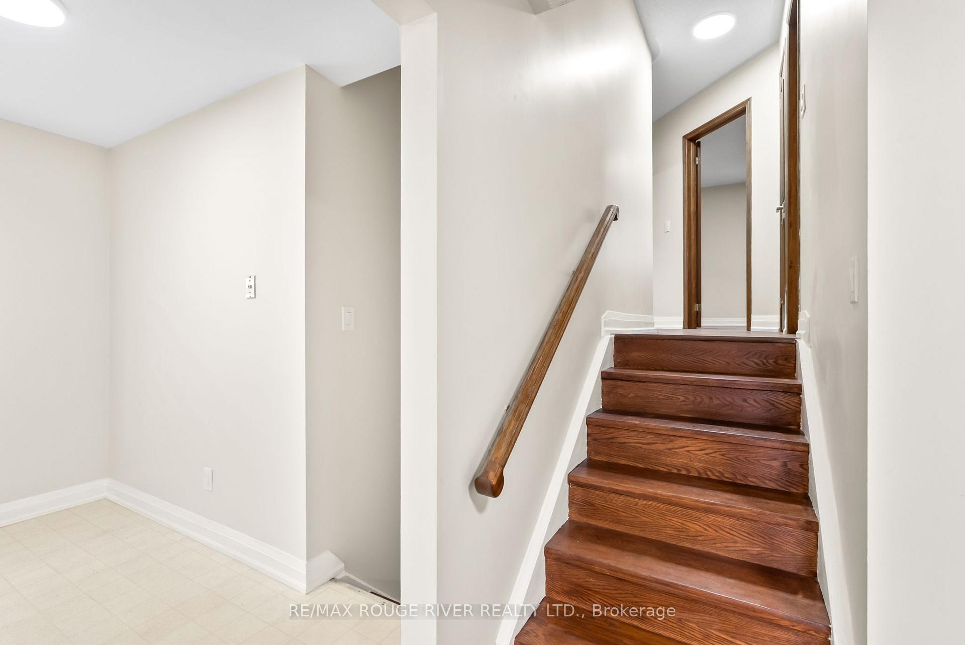 Photo 17 of 16 Borland Court, Clarington, Bowmanville — HOMEH
