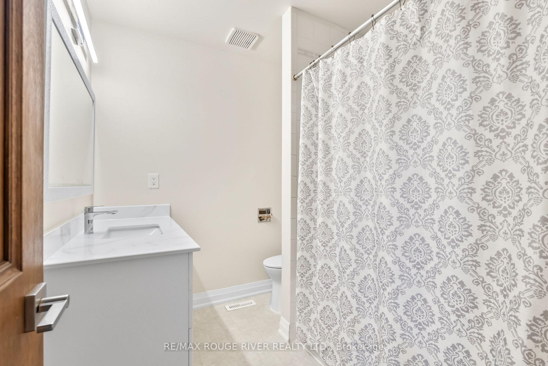 Photo 18 of 16 Borland Court, Clarington, Bowmanville — HOMEH