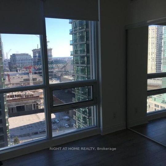 Photo 2 of Unit 1808, 18 Harbour Street, Toronto, Waterfront Communities — HOMEH