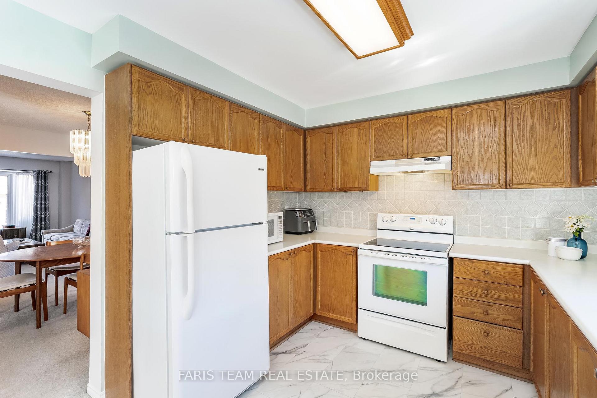 Photo 4 of 43 McDougall Drive, Barrie, West Bayfield — HOMEH