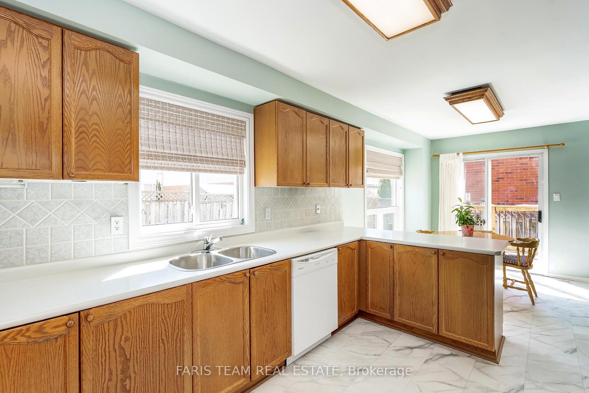 Photo 6 of 43 McDougall Drive, Barrie, West Bayfield — HOMEH
