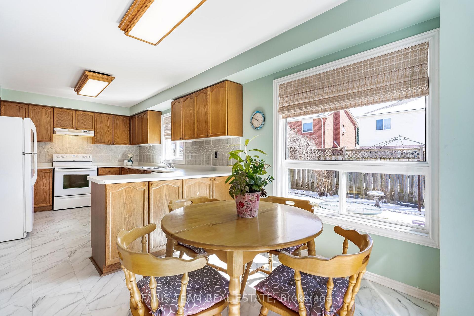 Photo 7 of 43 McDougall Drive, Barrie, West Bayfield — HOMEH