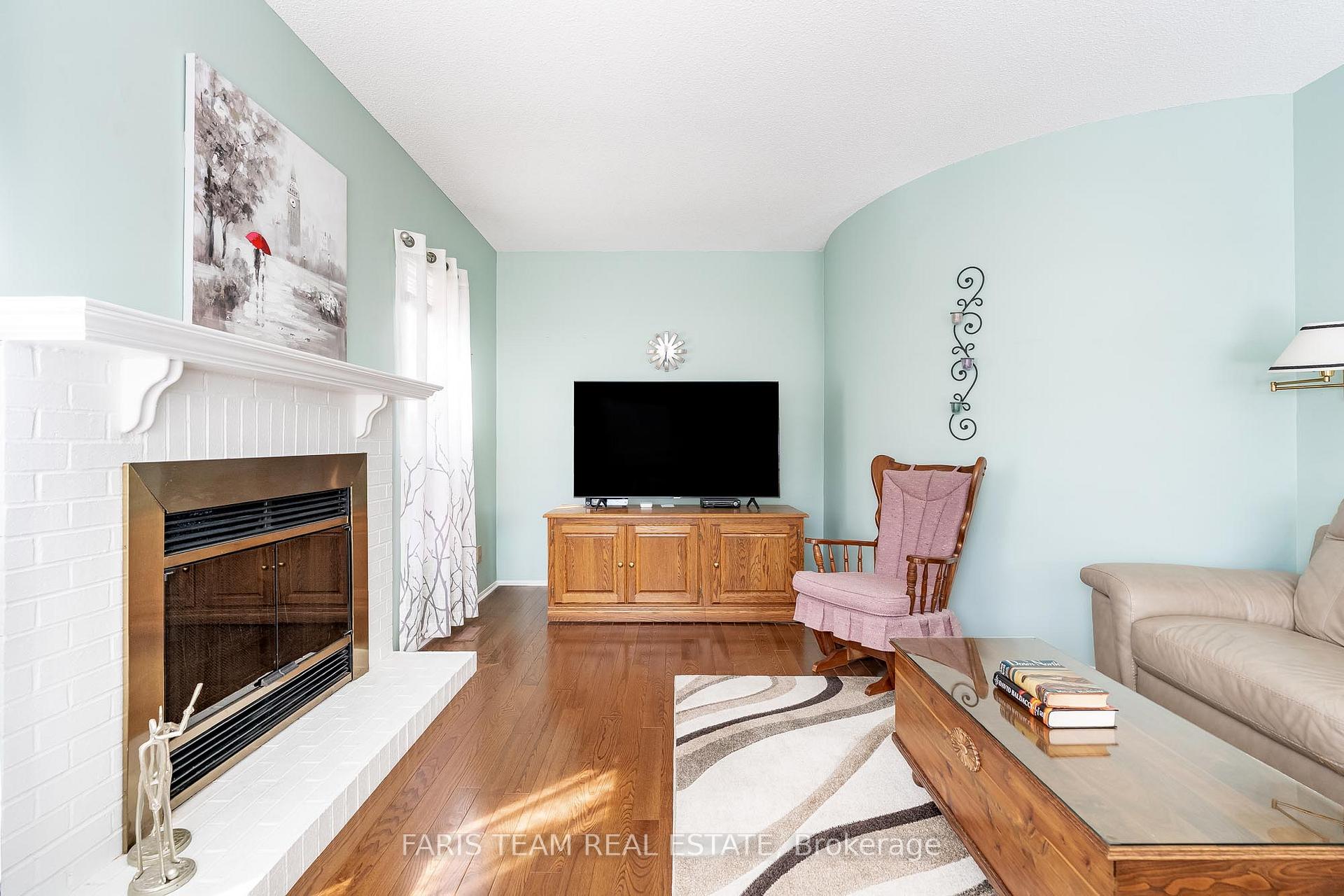 Photo 11 of 43 McDougall Drive, Barrie, West Bayfield — HOMEH