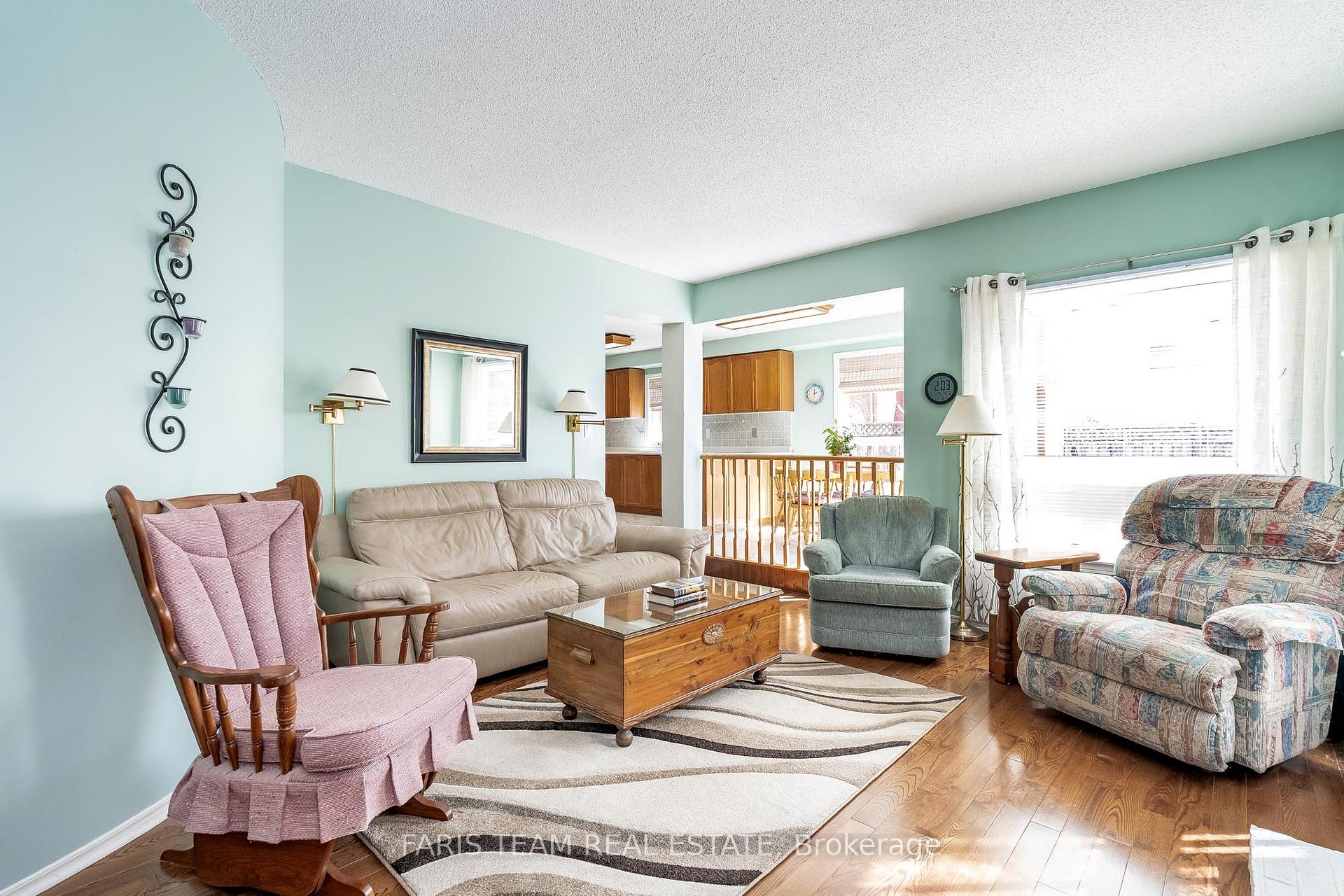 Photo 12 of 43 McDougall Drive, Barrie, West Bayfield — HOMEH