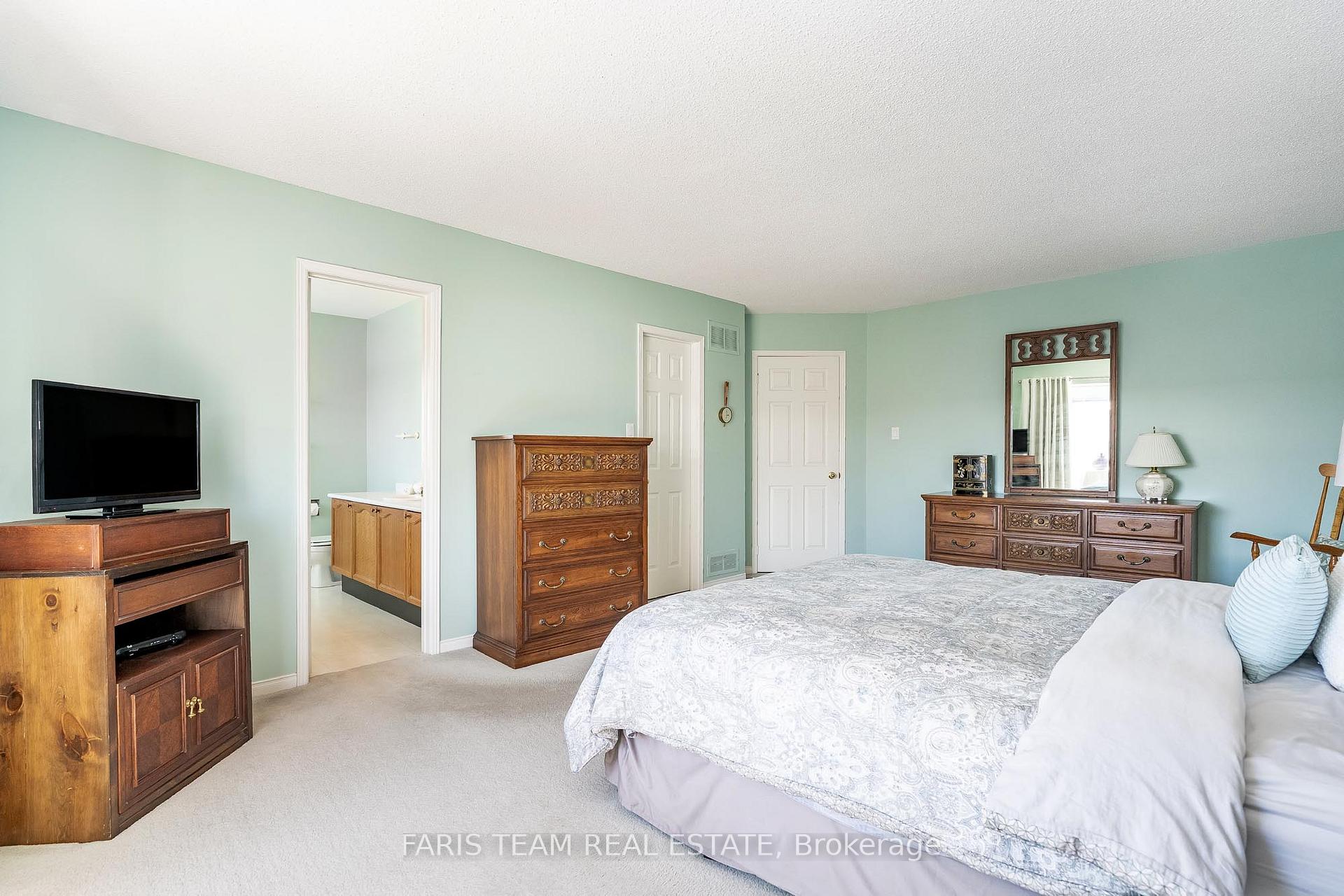 Photo 16 of 43 McDougall Drive, Barrie, West Bayfield — HOMEH