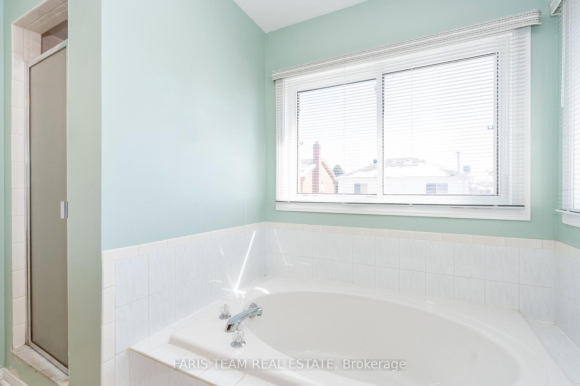 Photo 18 of 43 McDougall Drive, Barrie, West Bayfield — HOMEH