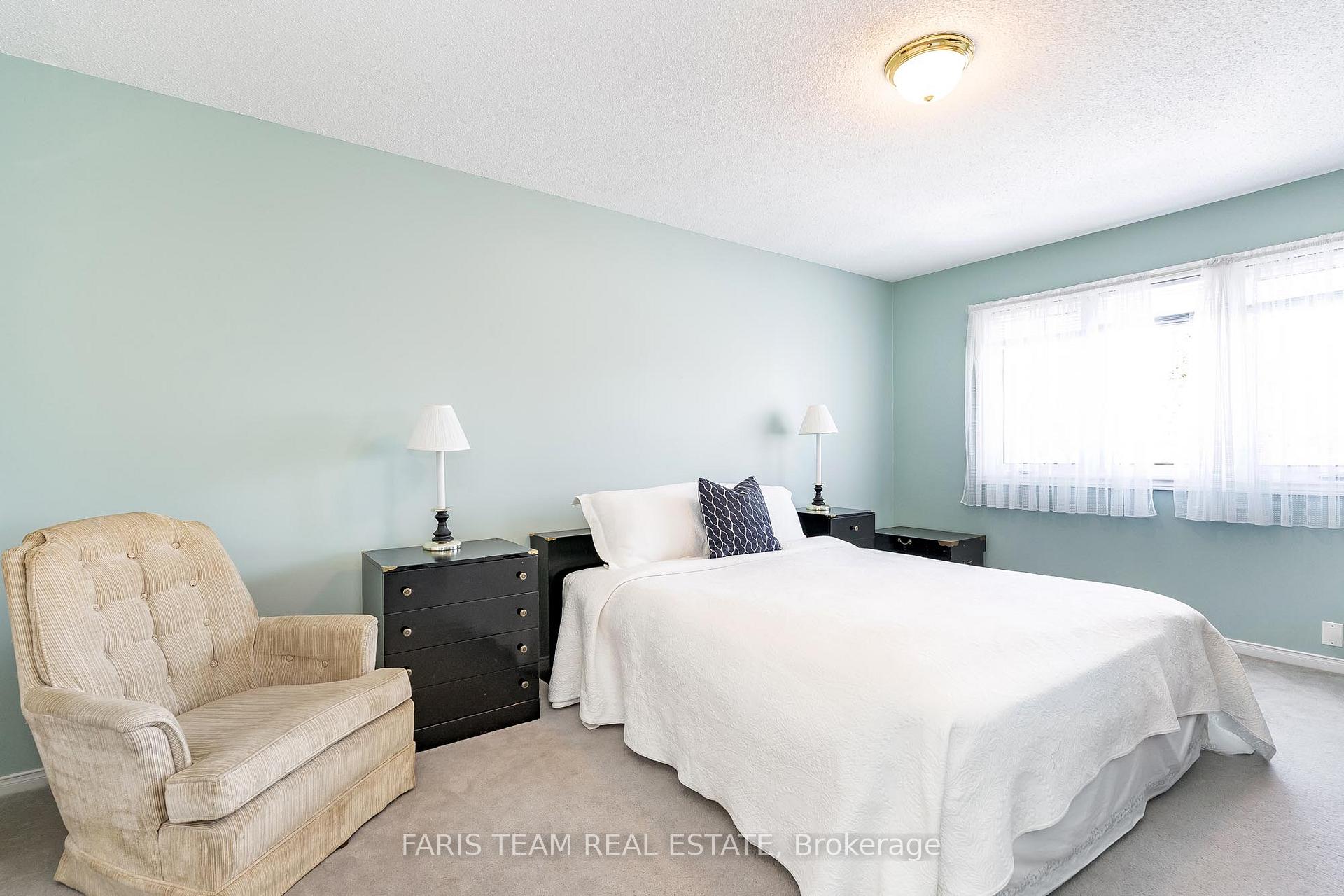 Photo 20 of 43 McDougall Drive, Barrie, West Bayfield — HOMEH