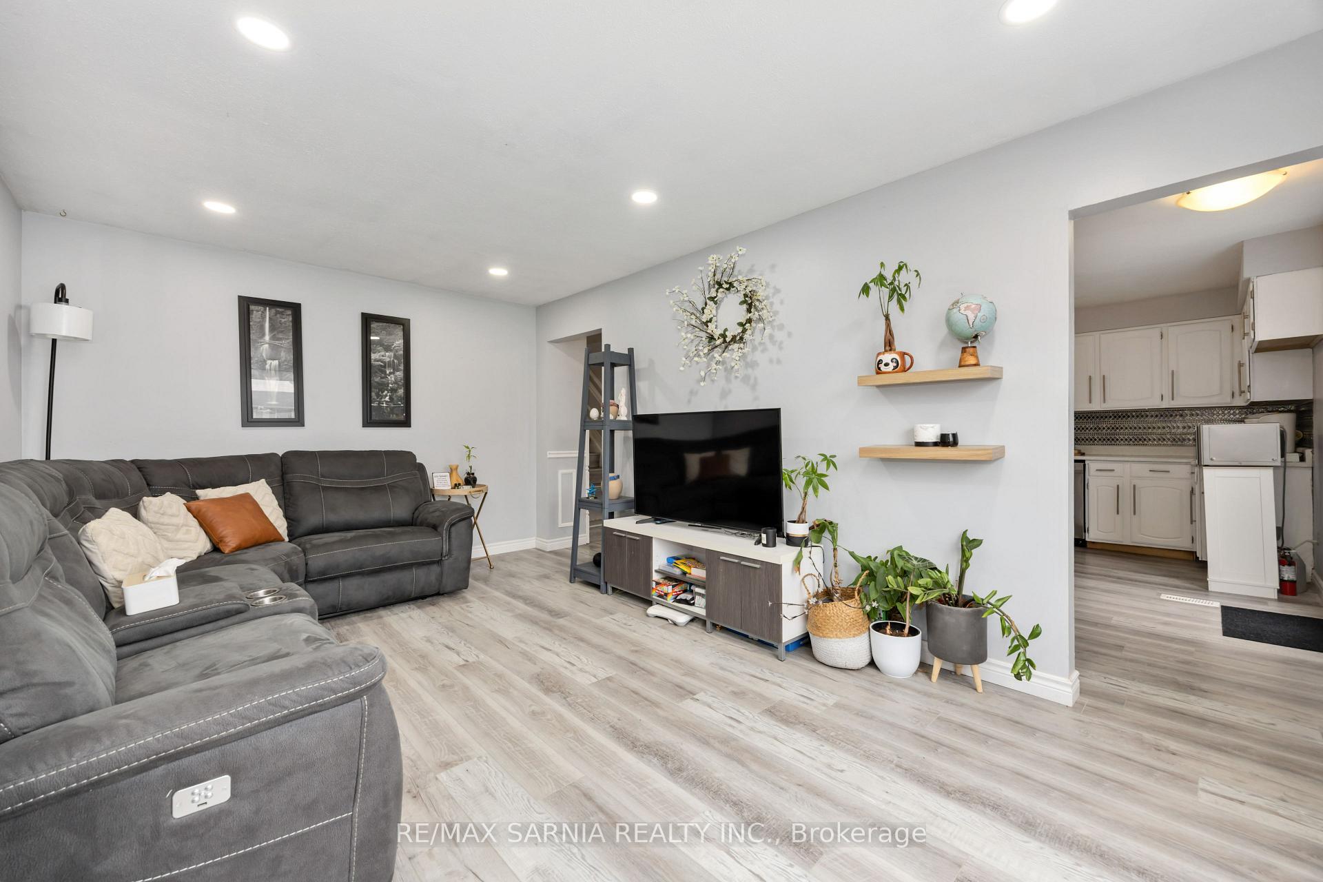 Photo 3 of 146 Michener Road, Chatham-Kent, Chatham — HOMEH