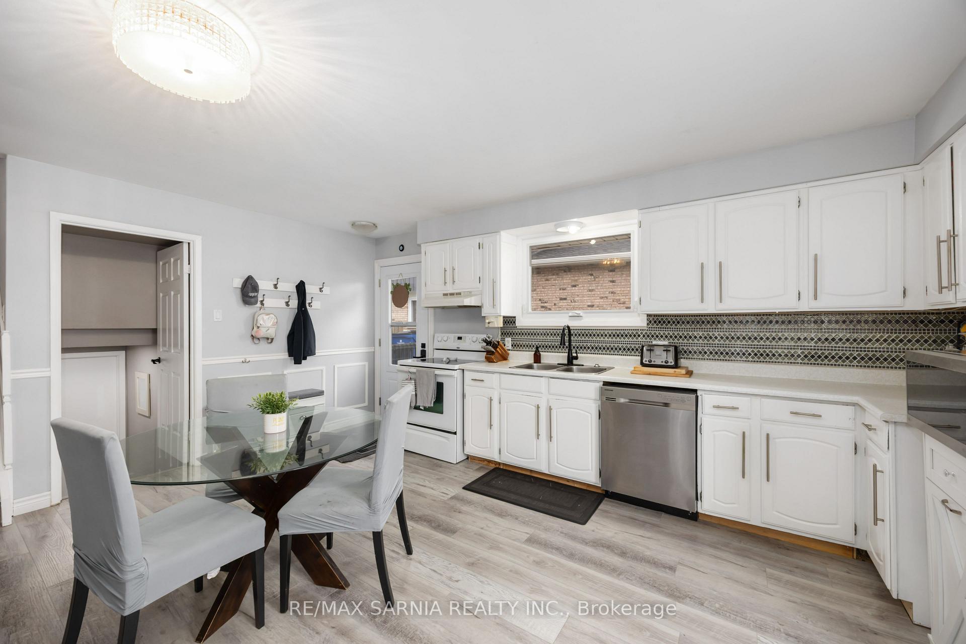 Photo 10 of 146 Michener Road, Chatham-Kent, Chatham — HOMEH