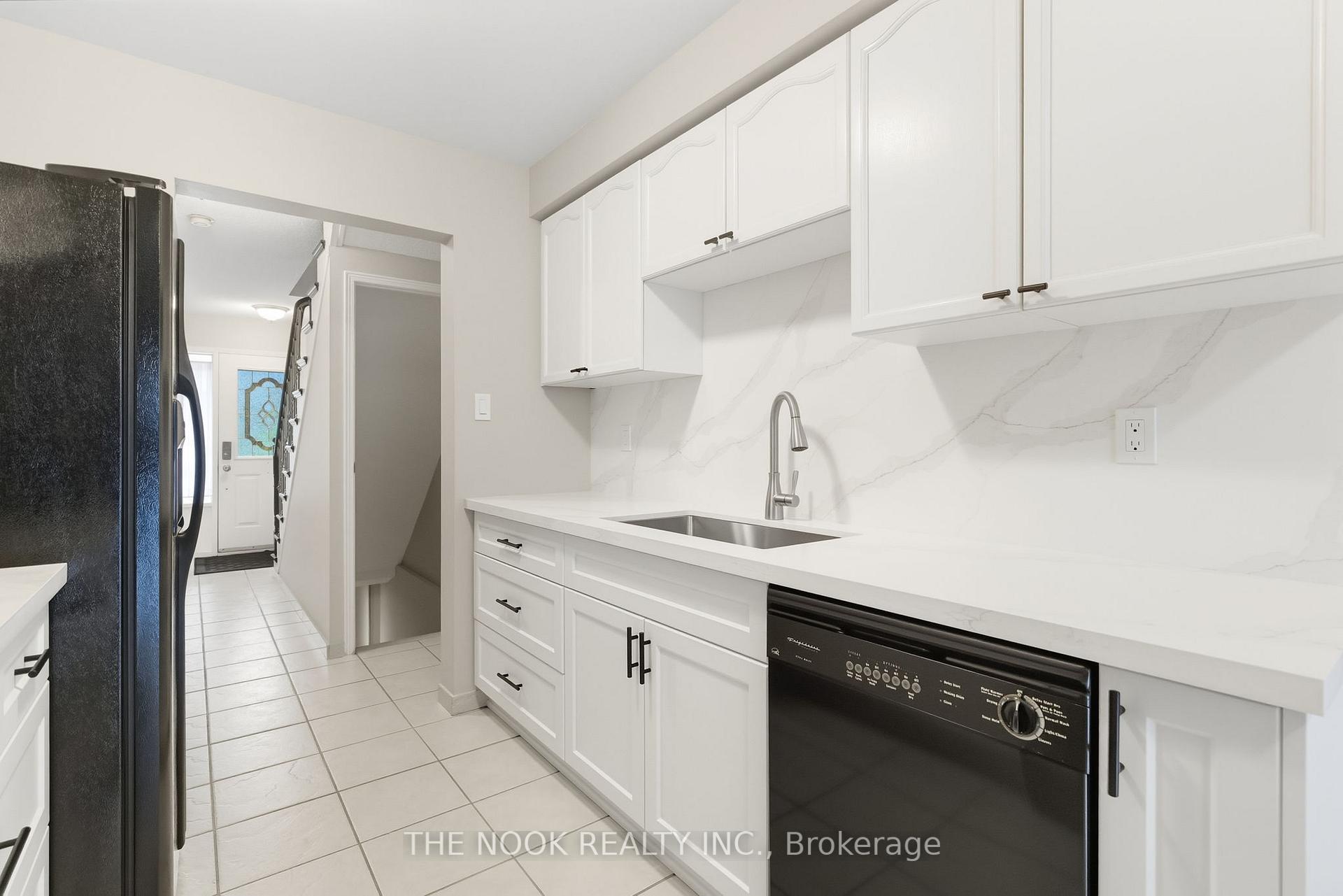 Photo 5 of 60 Landerville Lane, Clarington, Bowmanville — HOMEH