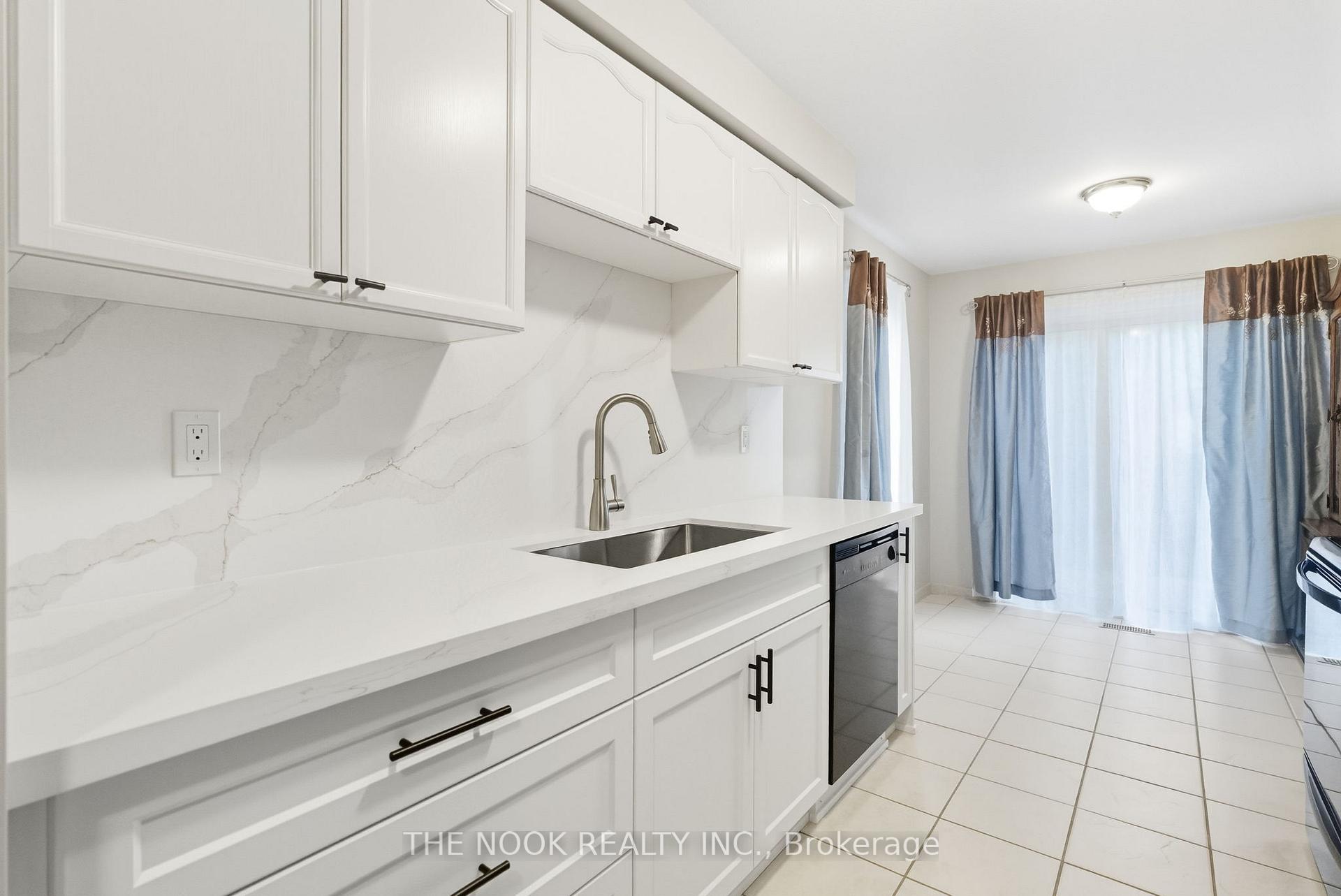 Photo 7 of 60 Landerville Lane, Clarington, Bowmanville — HOMEH