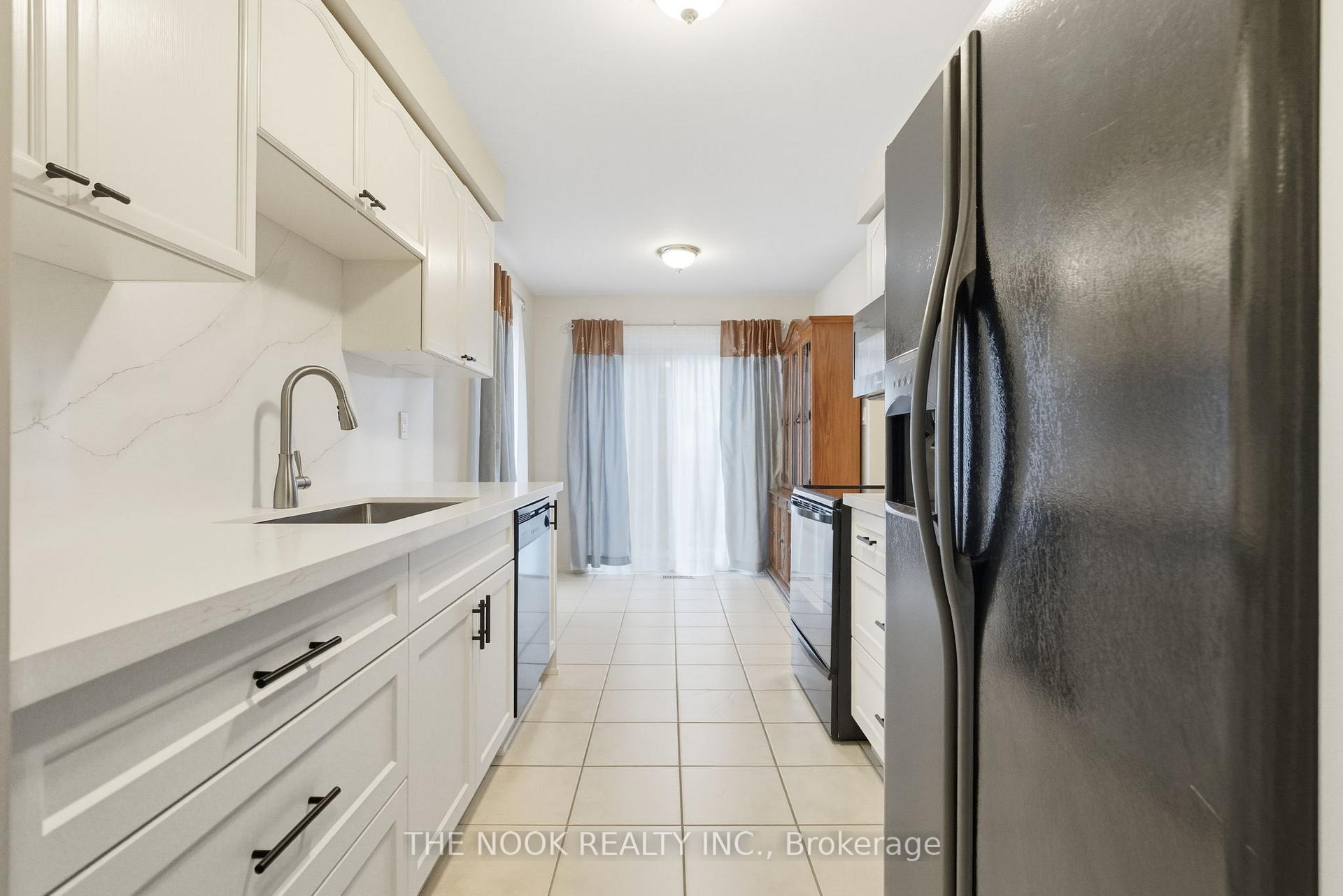 Photo 9 of 60 Landerville Lane, Clarington, Bowmanville — HOMEH
