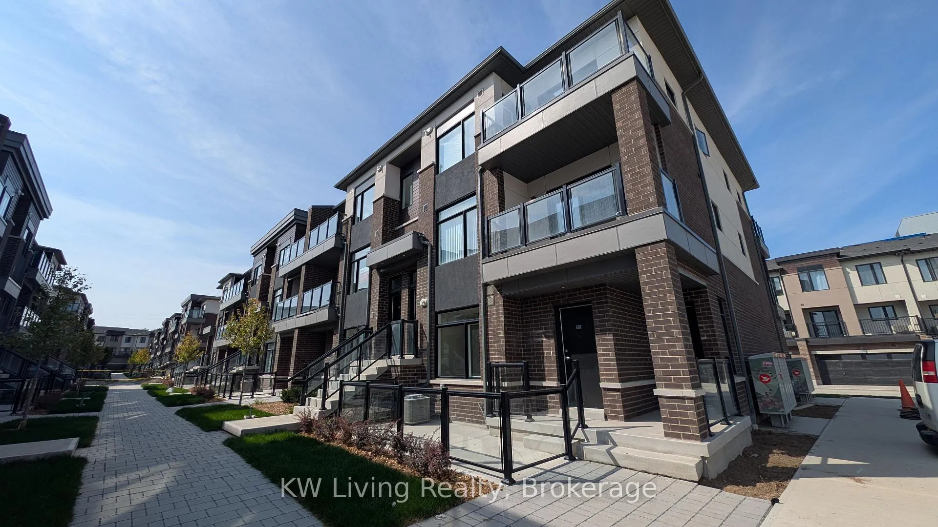 Photo 1 of Unit 910, 1695 Dersan Street, Pickering, Duffin Heights — HOMEH