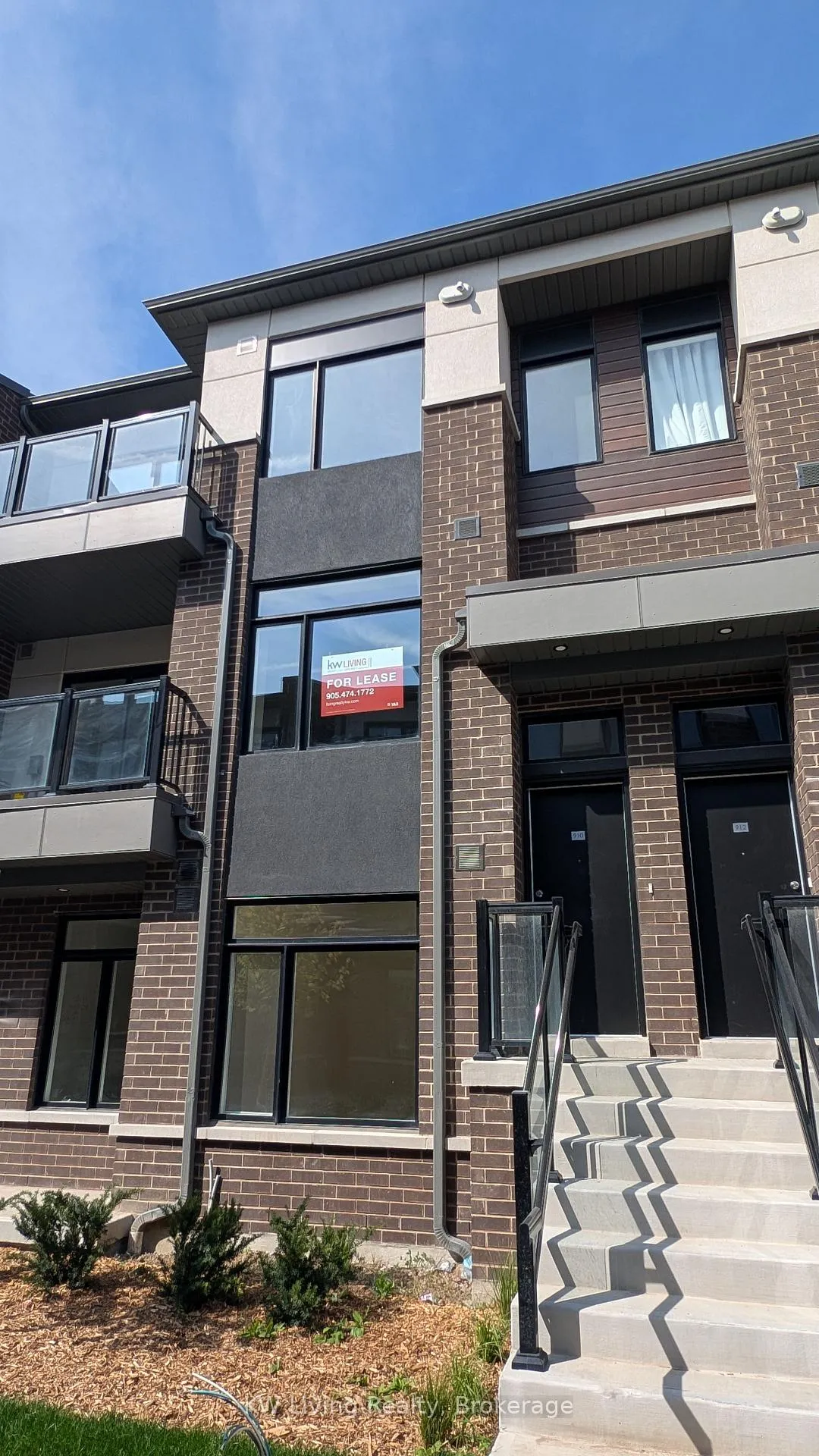 Photo 2 of Unit 910, 1695 Dersan Street, Pickering, Duffin Heights — HOMEH