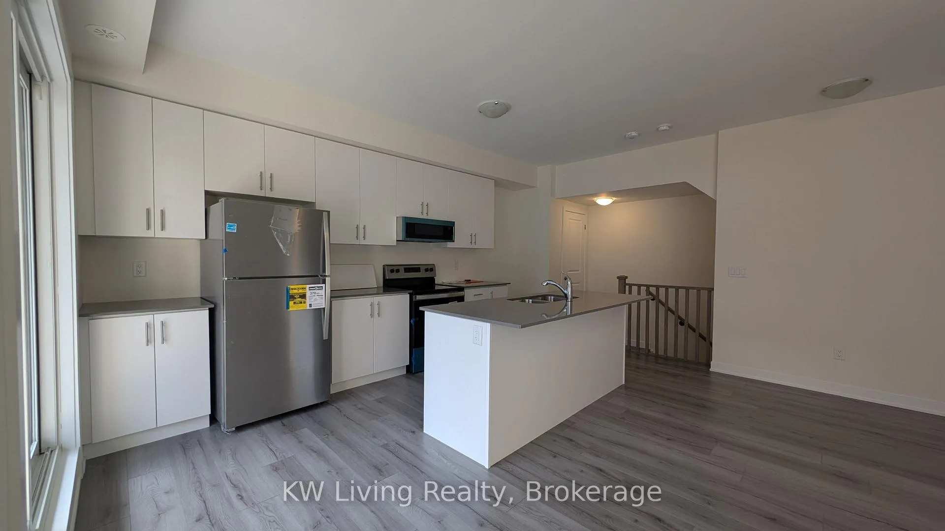 Photo 5 of Unit 910, 1695 Dersan Street, Pickering, Duffin Heights — HOMEH