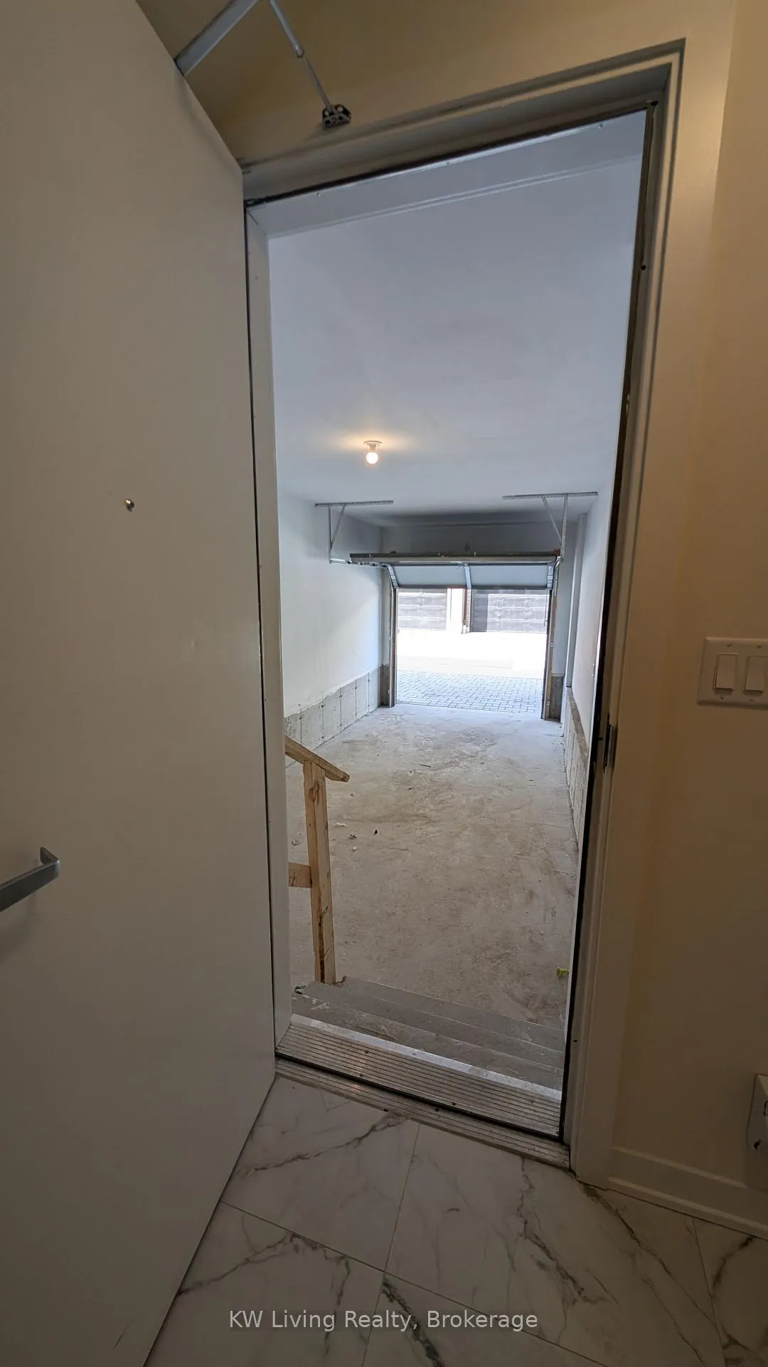 Photo 7 of Unit 910, 1695 Dersan Street, Pickering, Duffin Heights — HOMEH