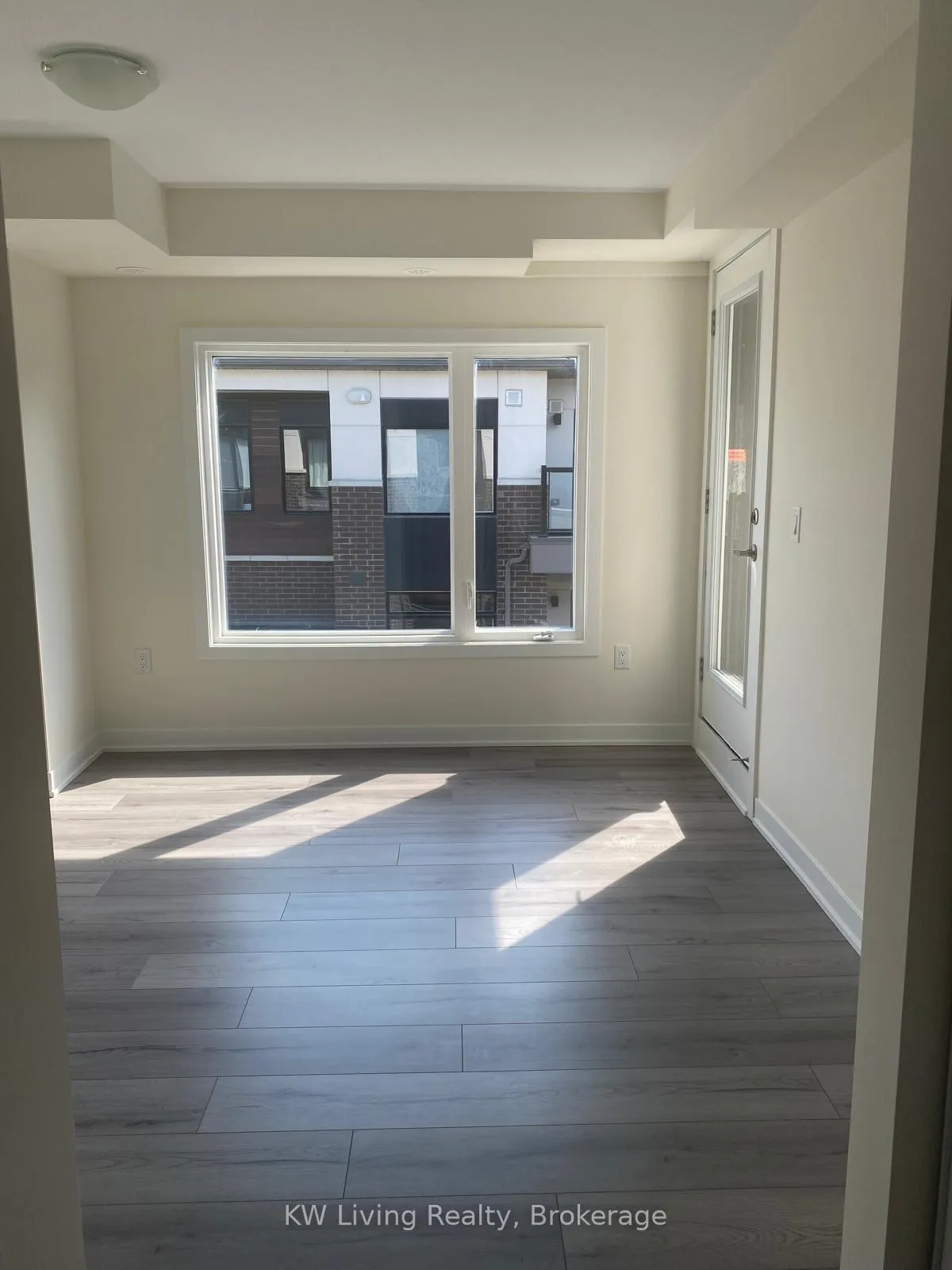 Photo 8 of Unit 910, 1695 Dersan Street, Pickering, Duffin Heights — HOMEH