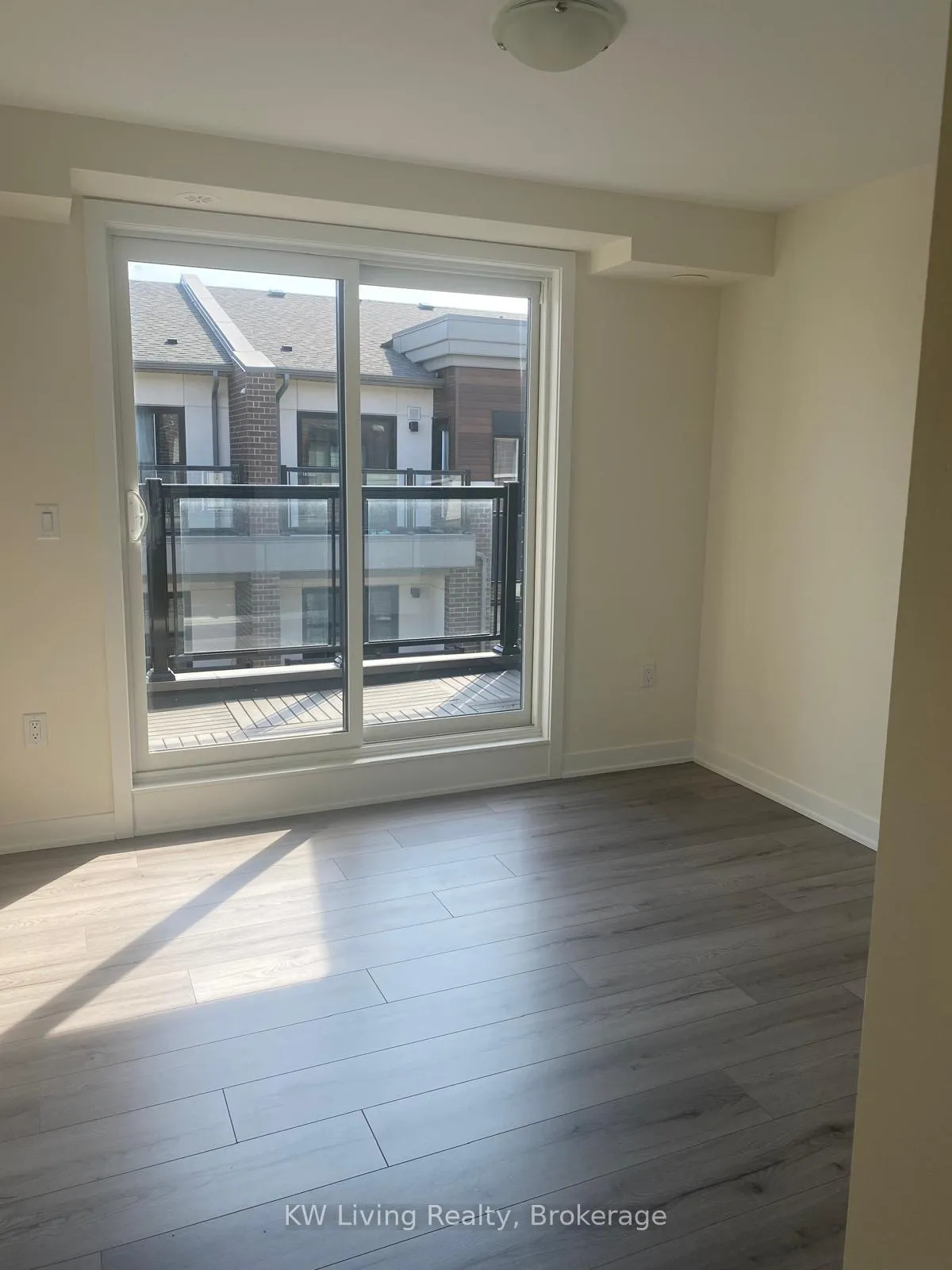 Photo 11 of Unit 910, 1695 Dersan Street, Pickering, Duffin Heights — HOMEH