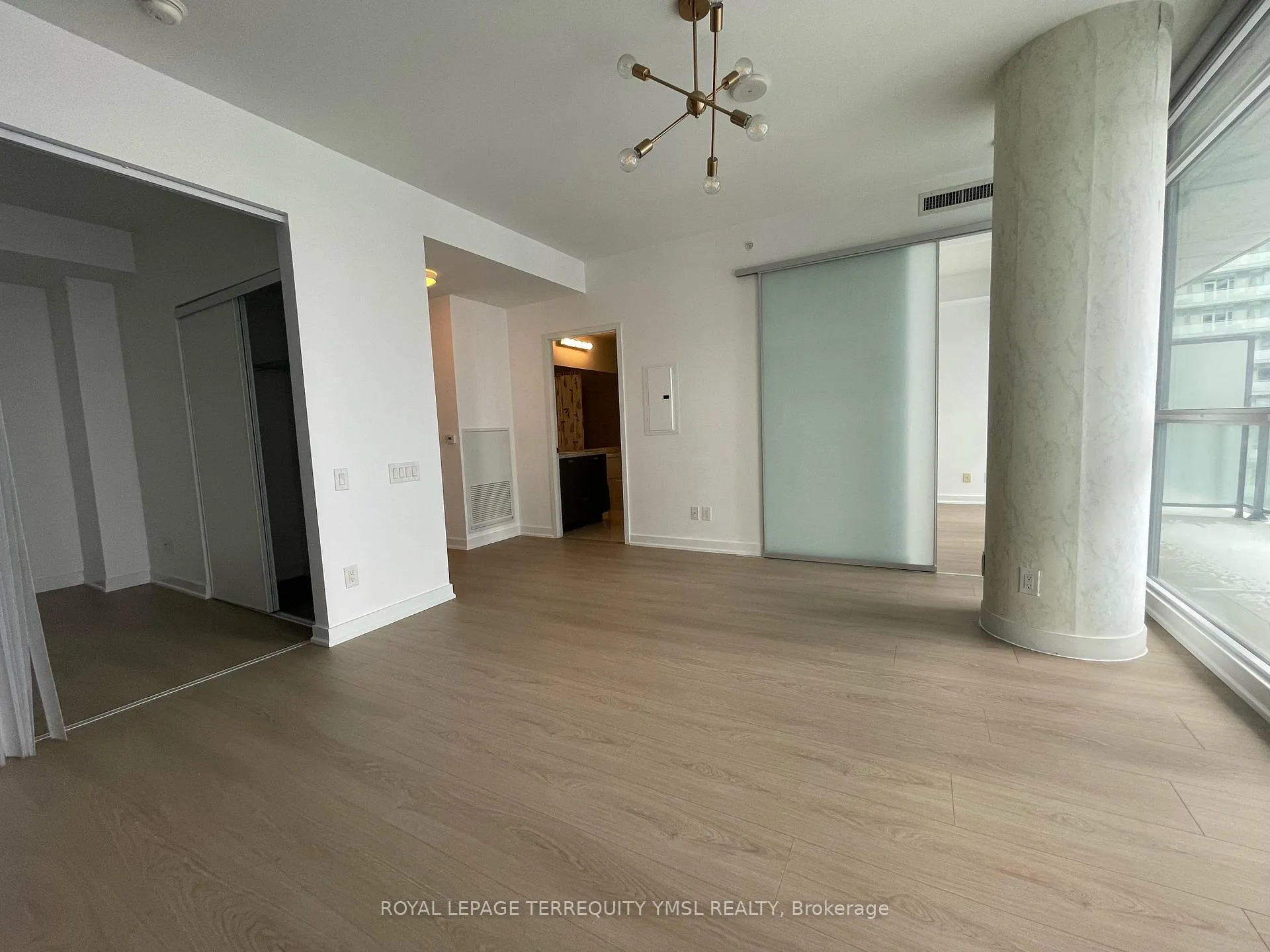 Photo 3 of Unit 2701, 290 Adelaide Street, Toronto, Waterfront Communities — HOMEH