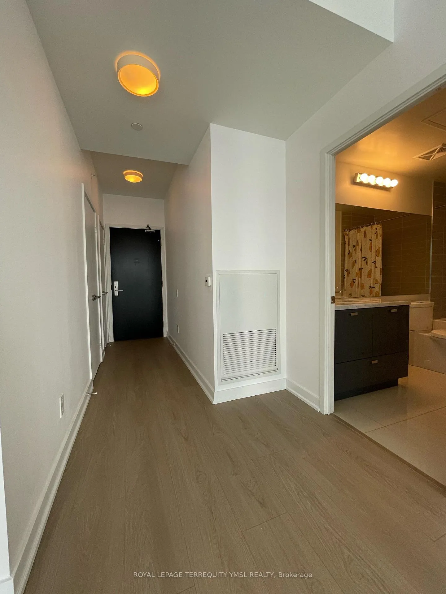 Photo 5 of Unit 2701, 290 Adelaide Street, Toronto, Waterfront Communities — HOMEH