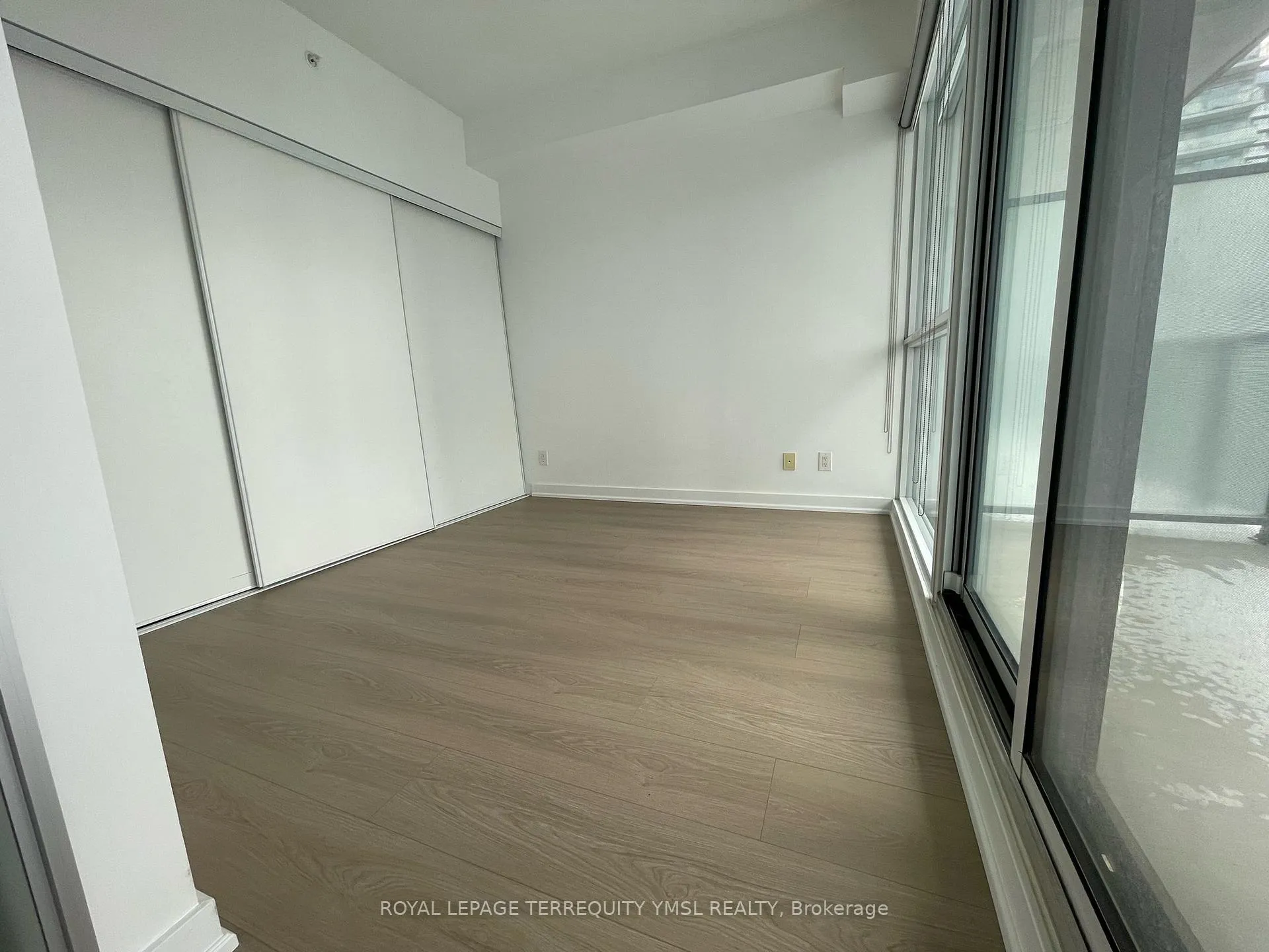 Photo 6 of Unit 2701, 290 Adelaide Street, Toronto, Waterfront Communities — HOMEH