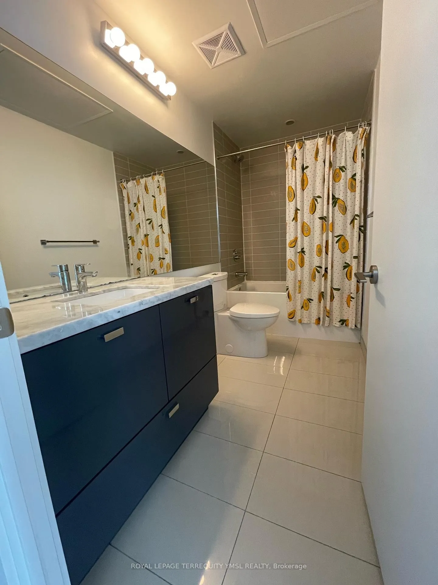 Photo 8 of Unit 2701, 290 Adelaide Street, Toronto, Waterfront Communities — HOMEH