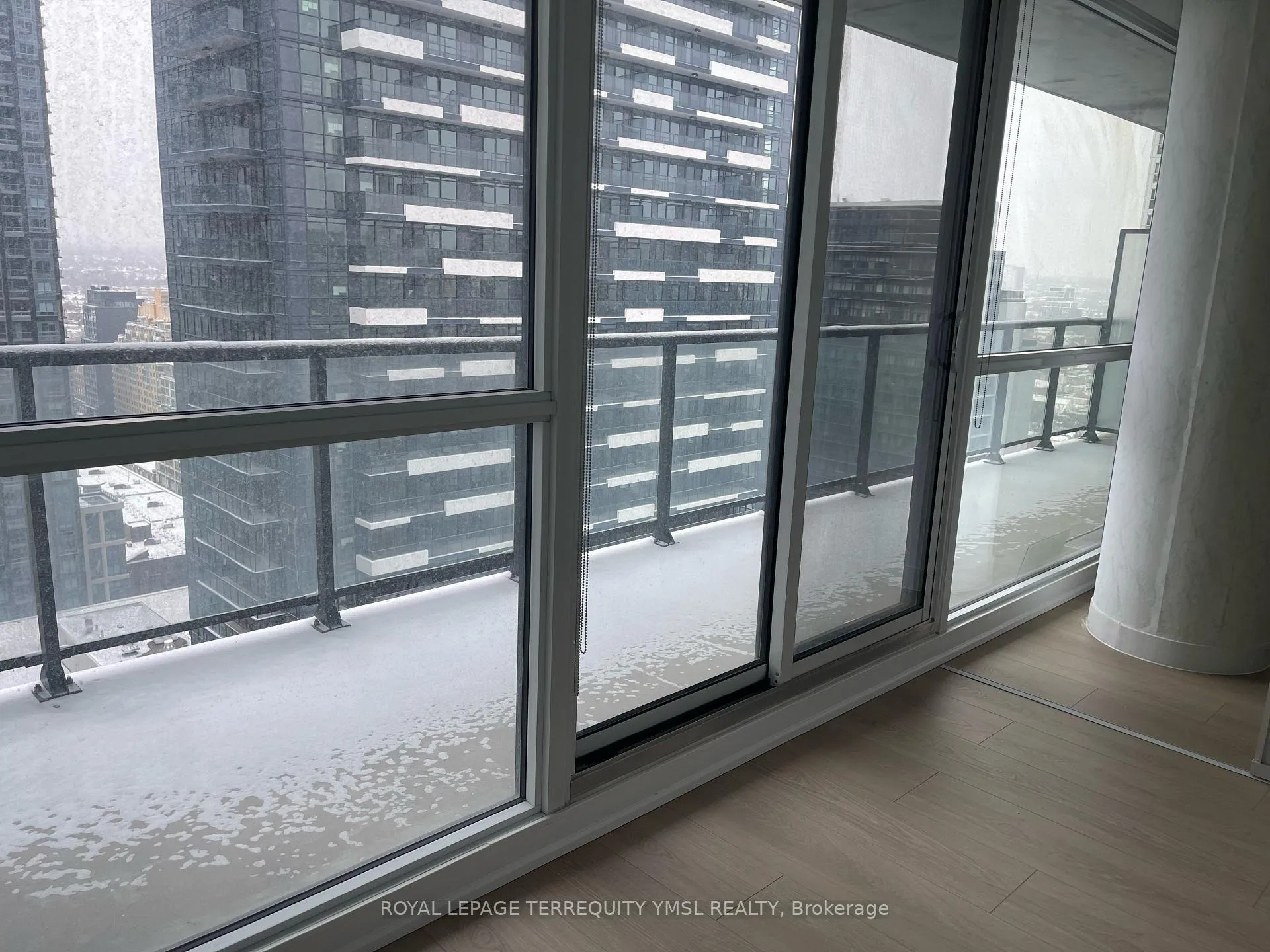 Photo 9 of Unit 2701, 290 Adelaide Street, Toronto, Waterfront Communities — HOMEH