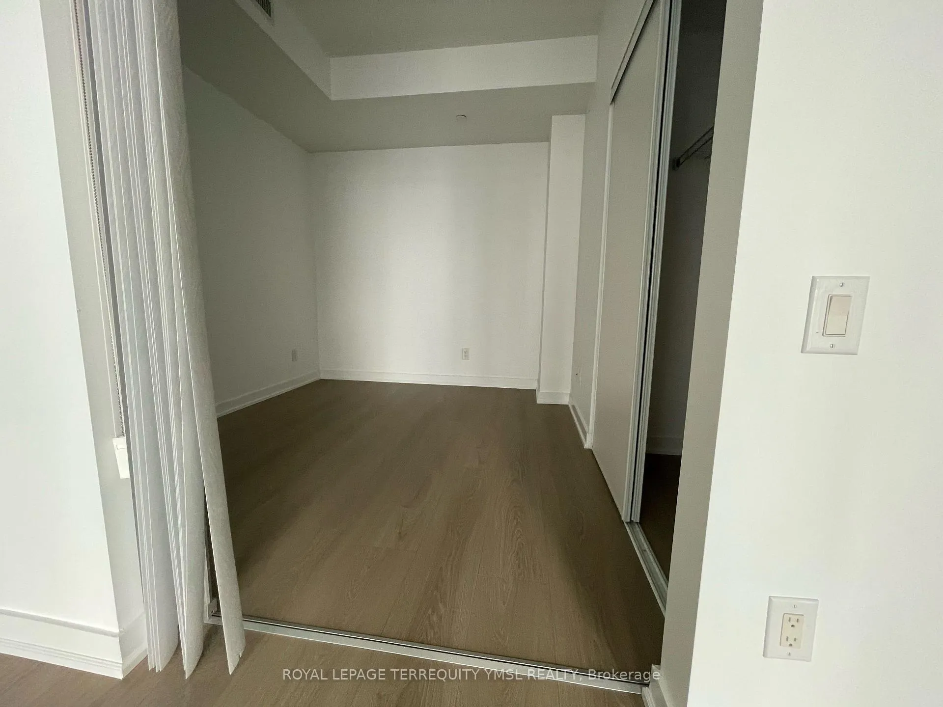 Photo 10 of Unit 2701, 290 Adelaide Street, Toronto, Waterfront Communities — HOMEH