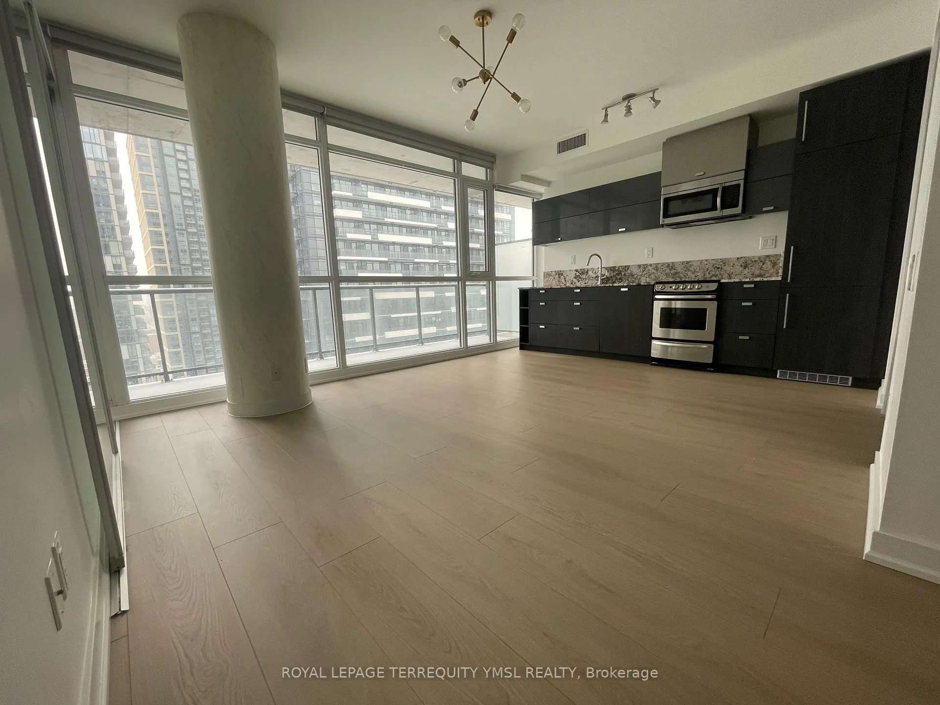Photo 11 of Unit 2701, 290 Adelaide Street, Toronto, Waterfront Communities — HOMEH