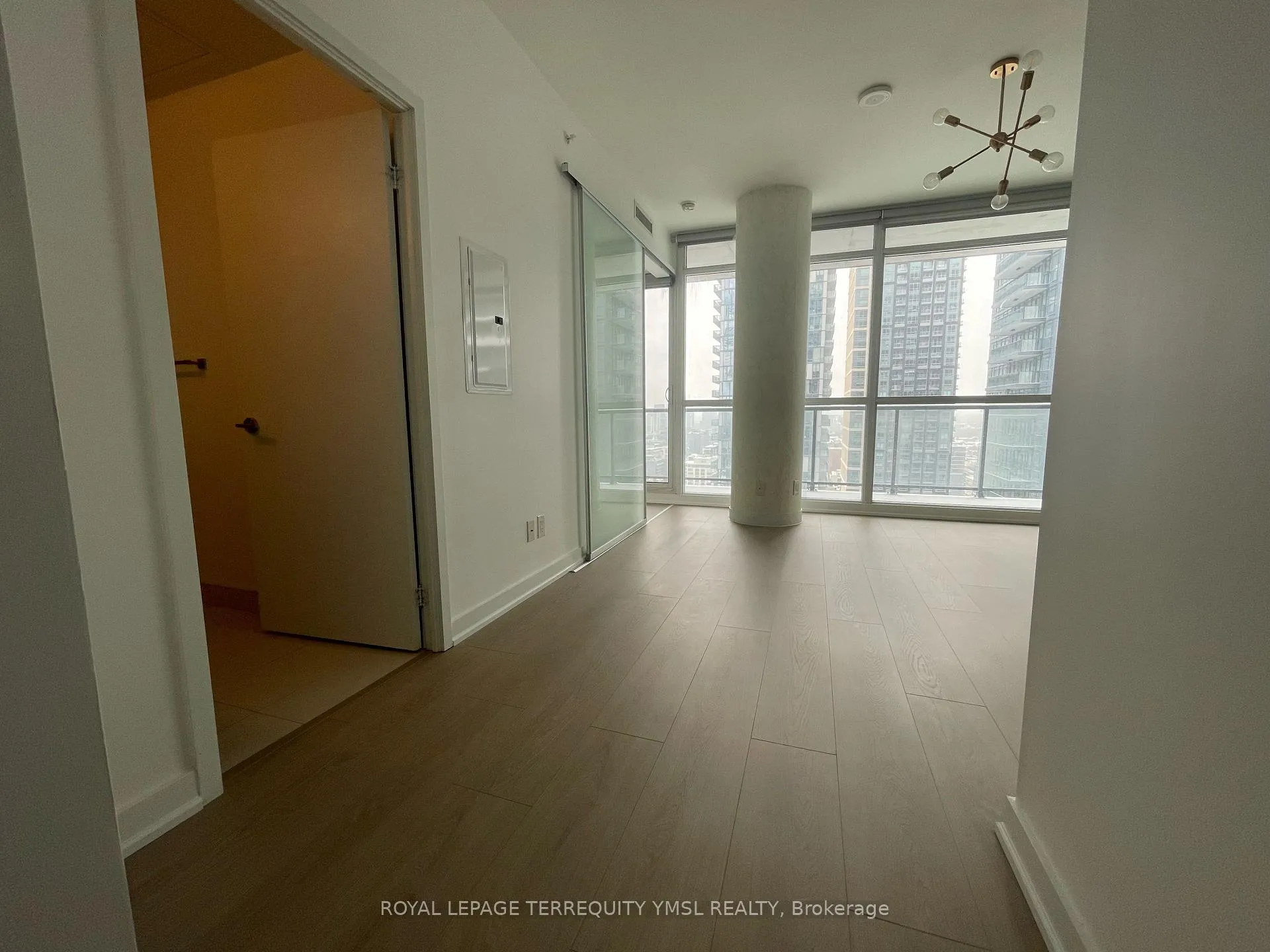 Photo 12 of Unit 2701, 290 Adelaide Street, Toronto, Waterfront Communities — HOMEH
