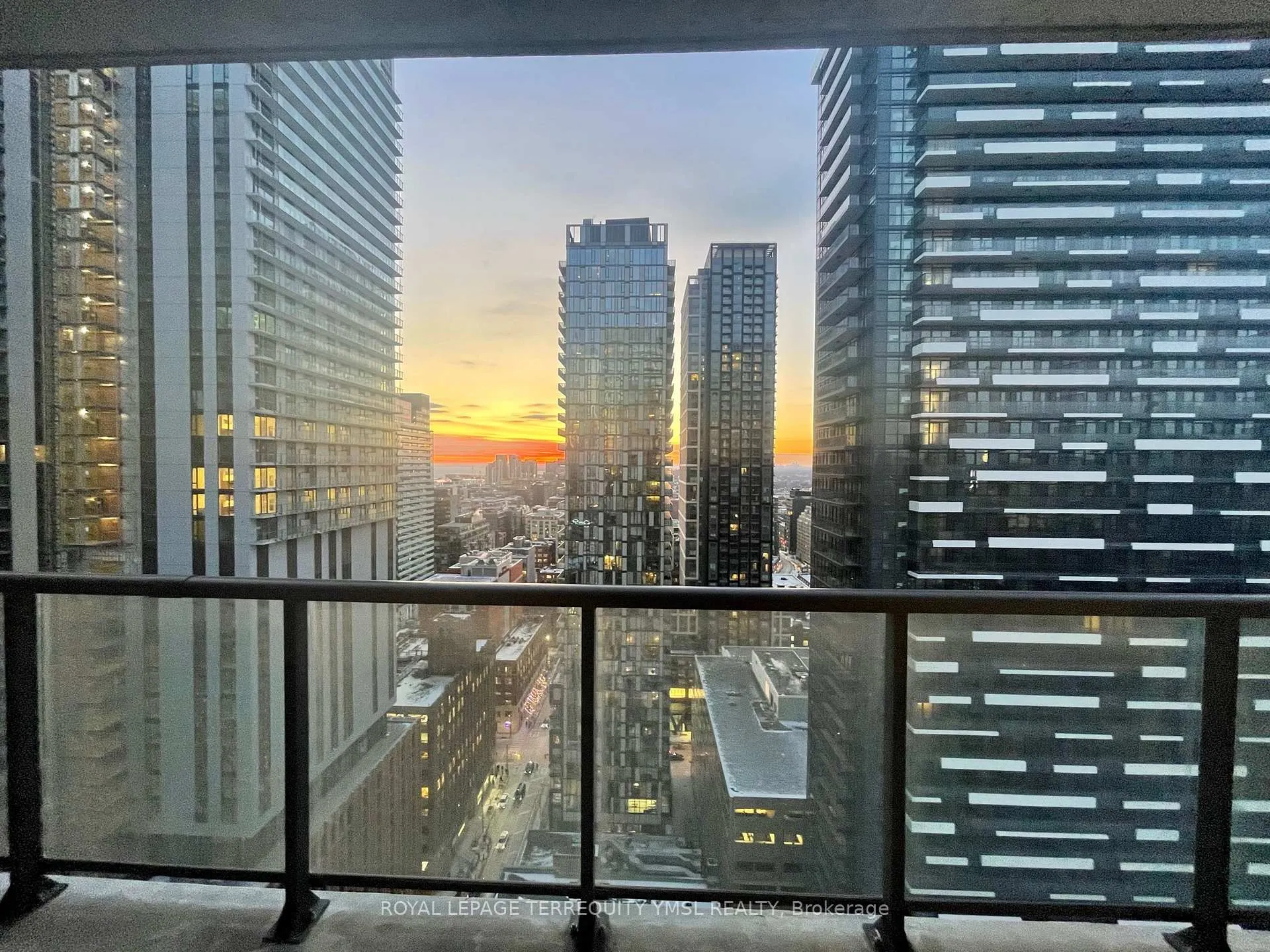 Photo 17 of Unit 2701, 290 Adelaide Street, Toronto, Waterfront Communities — HOMEH