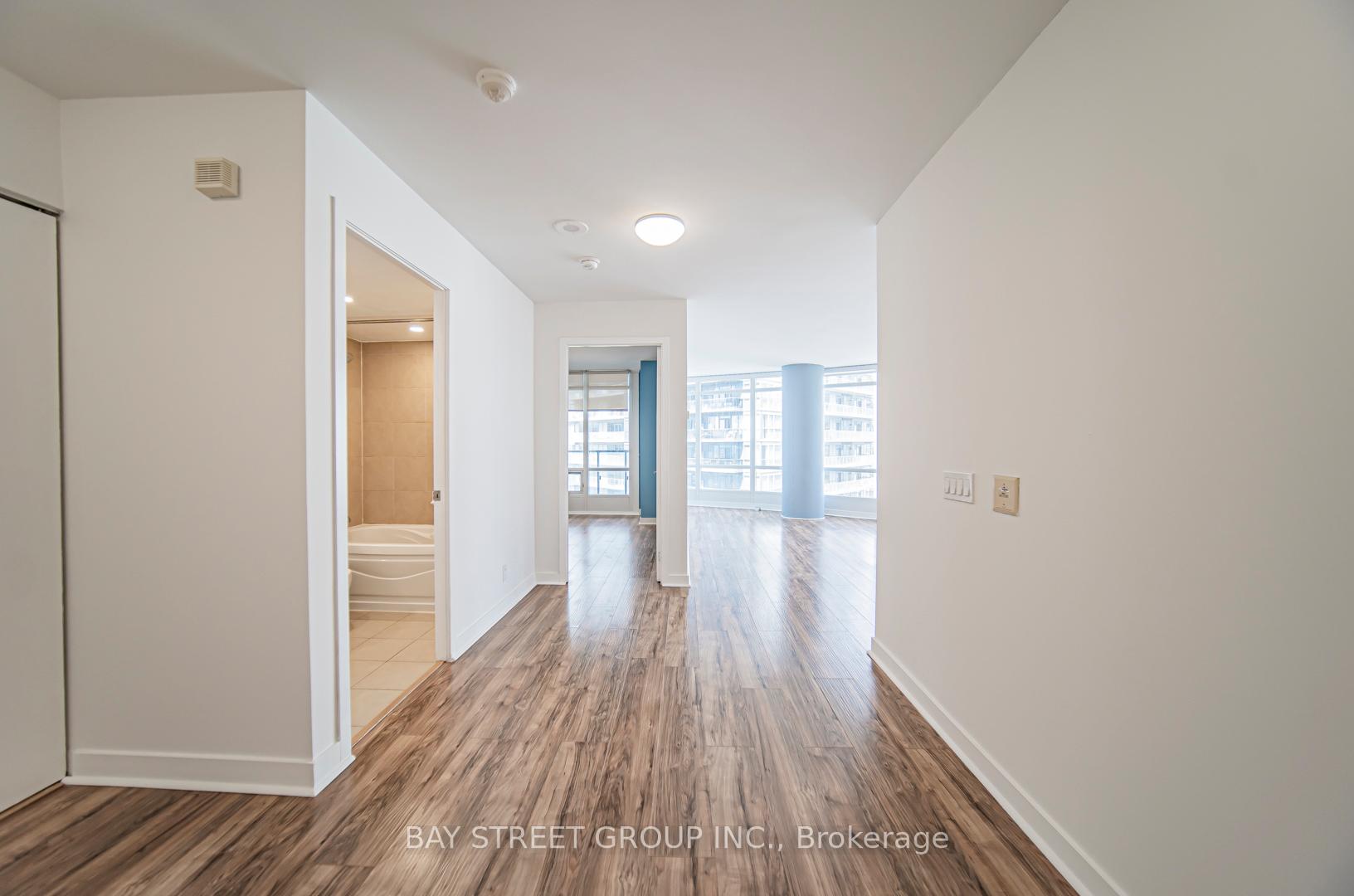 Photo 4 of Unit 2210, 361 Front Street, Toronto, Waterfront Communities — HOMEH