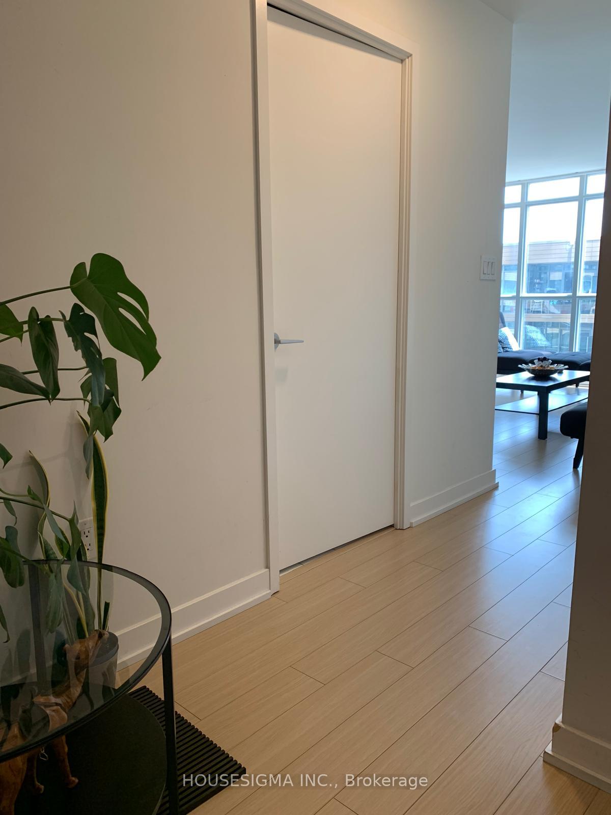 Photo 4 of Unit 1032, 15 Iceboat Terrace, Toronto, Waterfront Communities — HOMEH