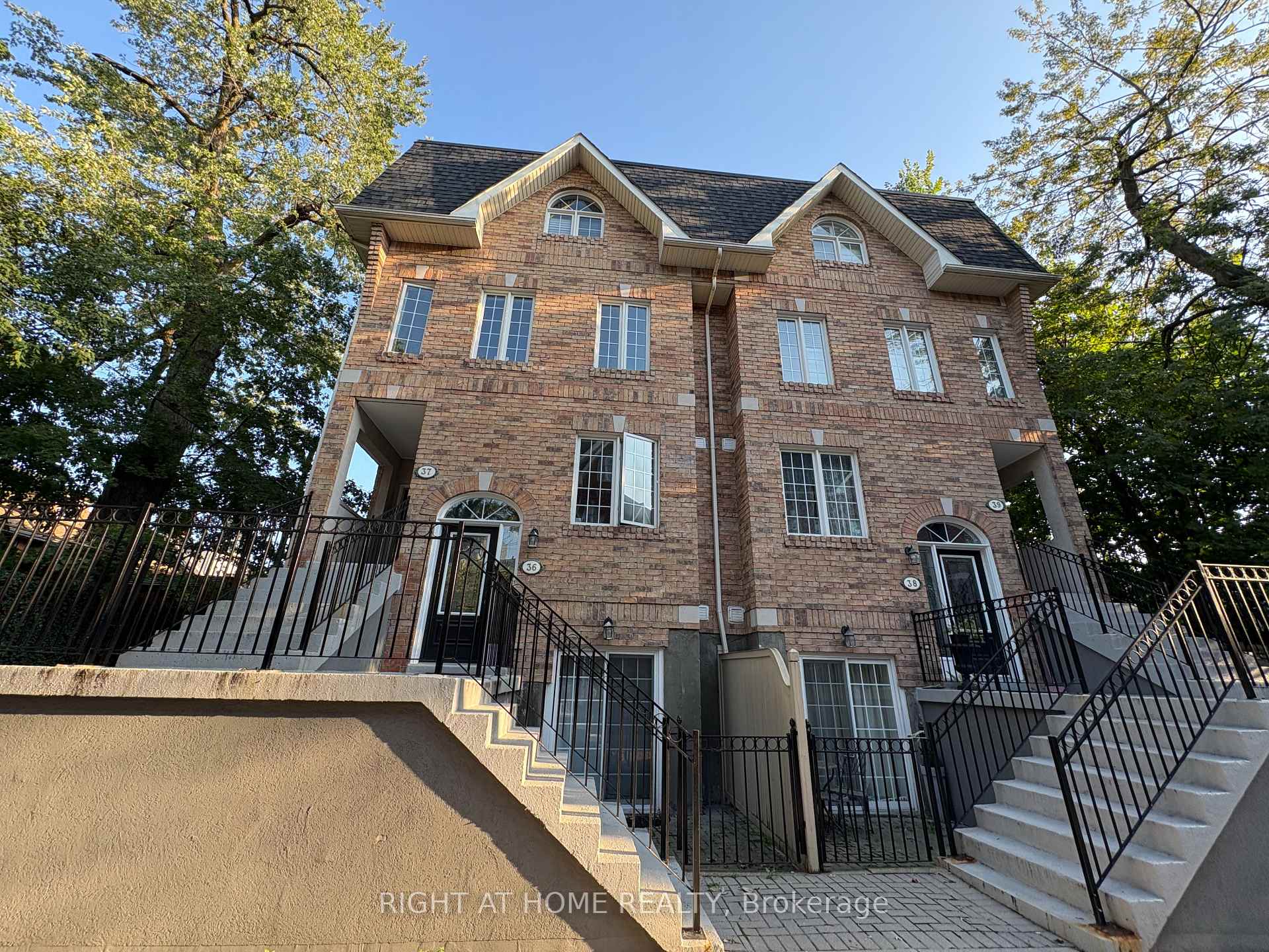 Photo 46 of Unit 36, 32 Rusholme Park Crescent, Toronto, Little Portugal — HOMEH