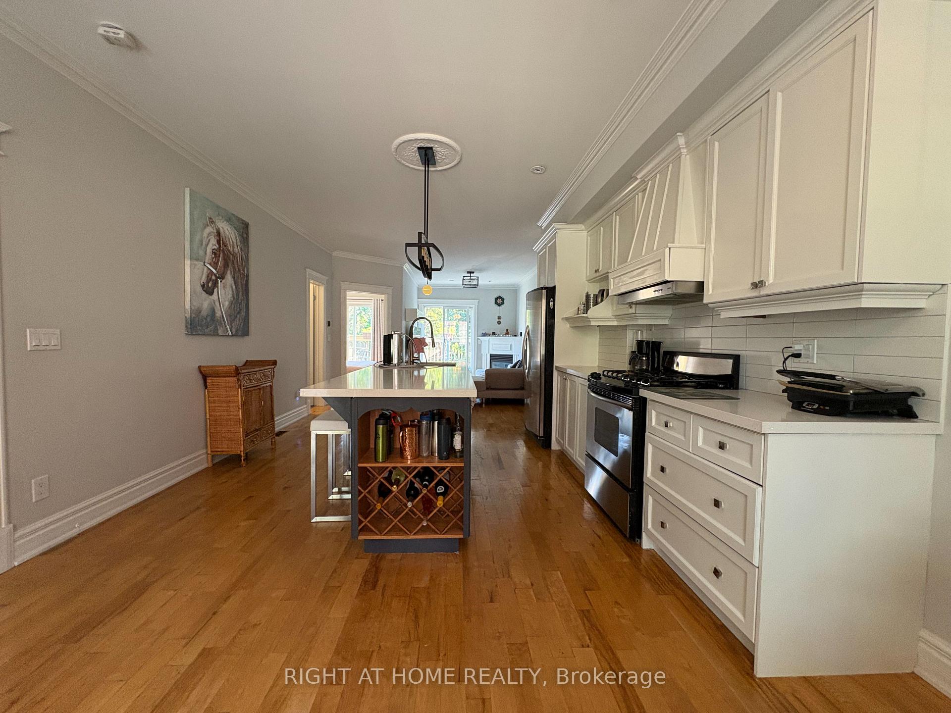 Photo 3 of Unit 36, 32 Rusholme Park Crescent, Toronto, Little Portugal — HOMEH