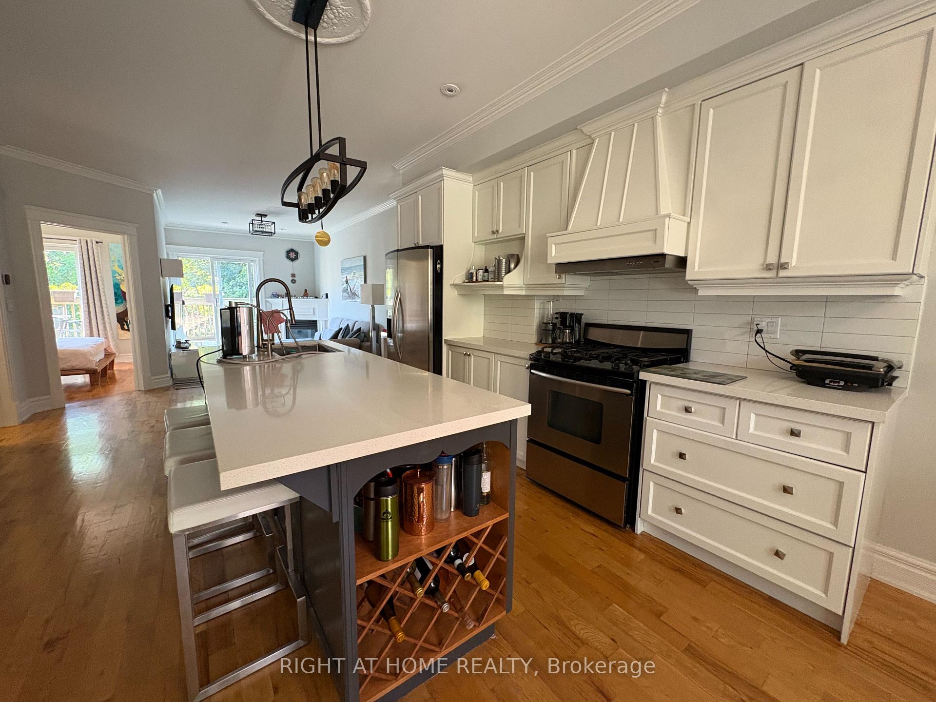 Photo 4 of Unit 36, 32 Rusholme Park Crescent, Toronto, Little Portugal — HOMEH