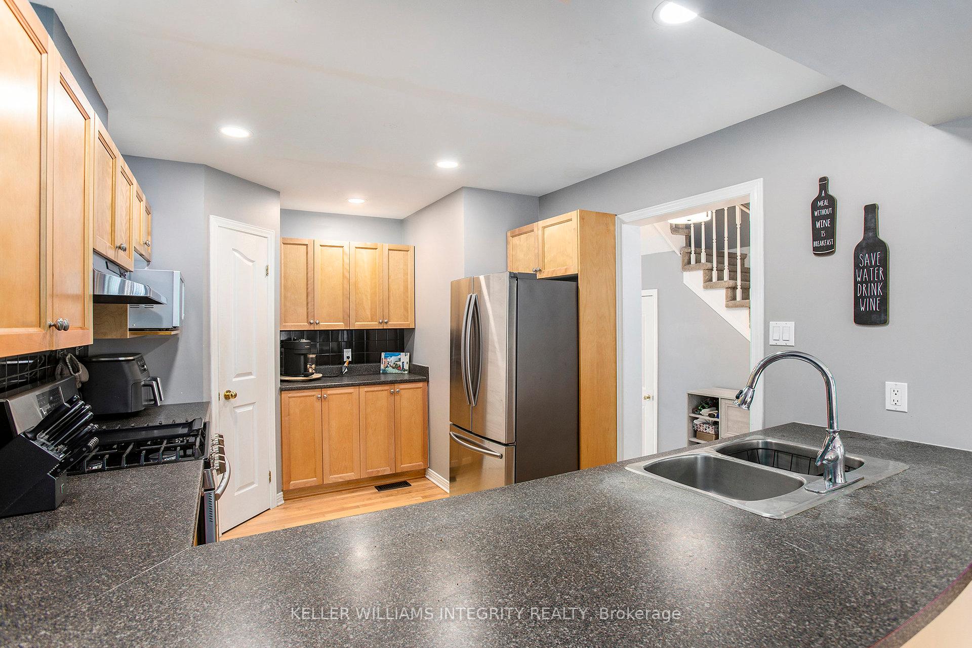 Photo 7 of 532 Wild Shore Crescent, Ottawa, Riverside South/Gloucester Glen — HOMEH