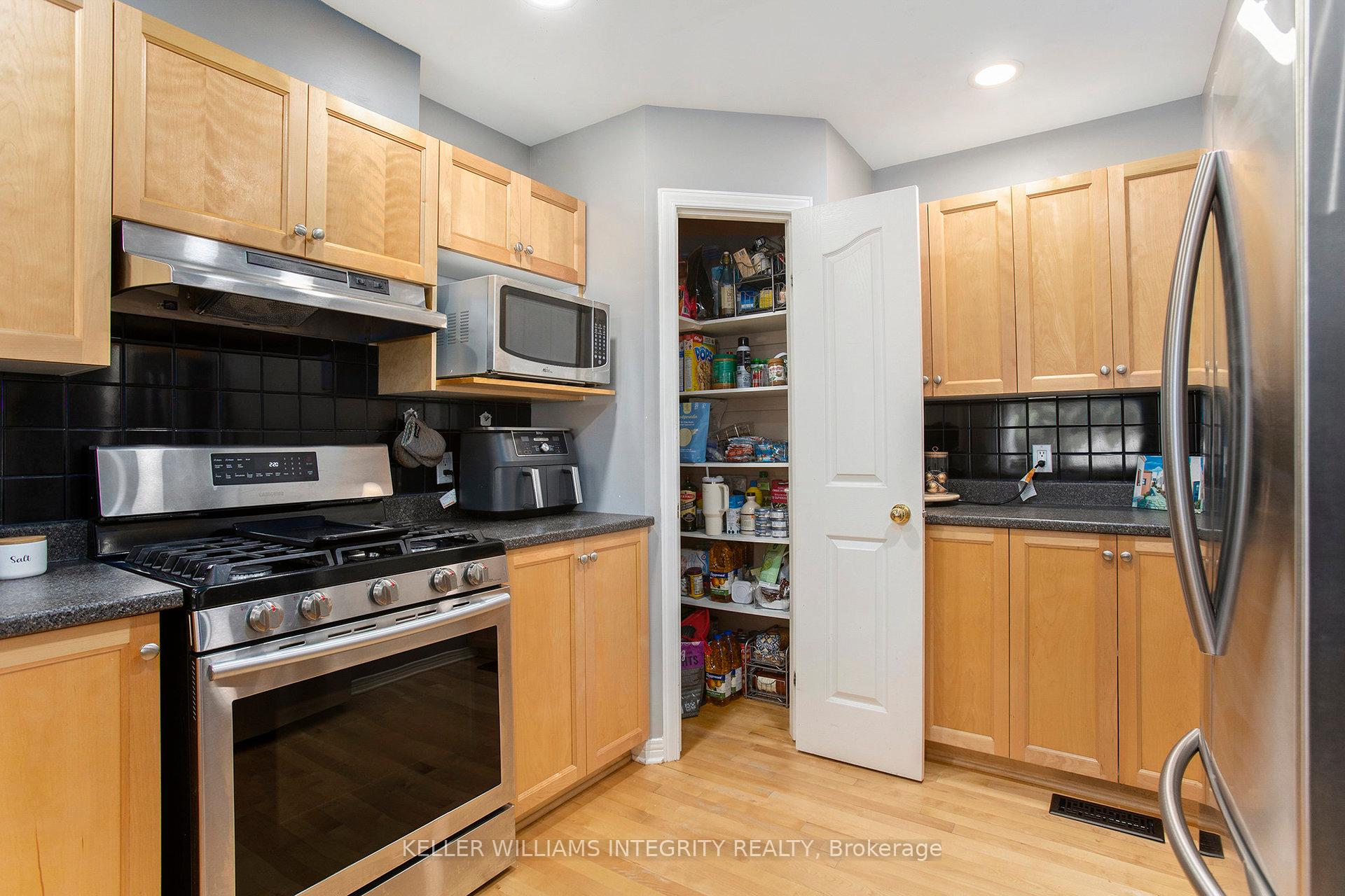 Photo 9 of 532 Wild Shore Crescent, Ottawa, Riverside South/Gloucester Glen — HOMEH