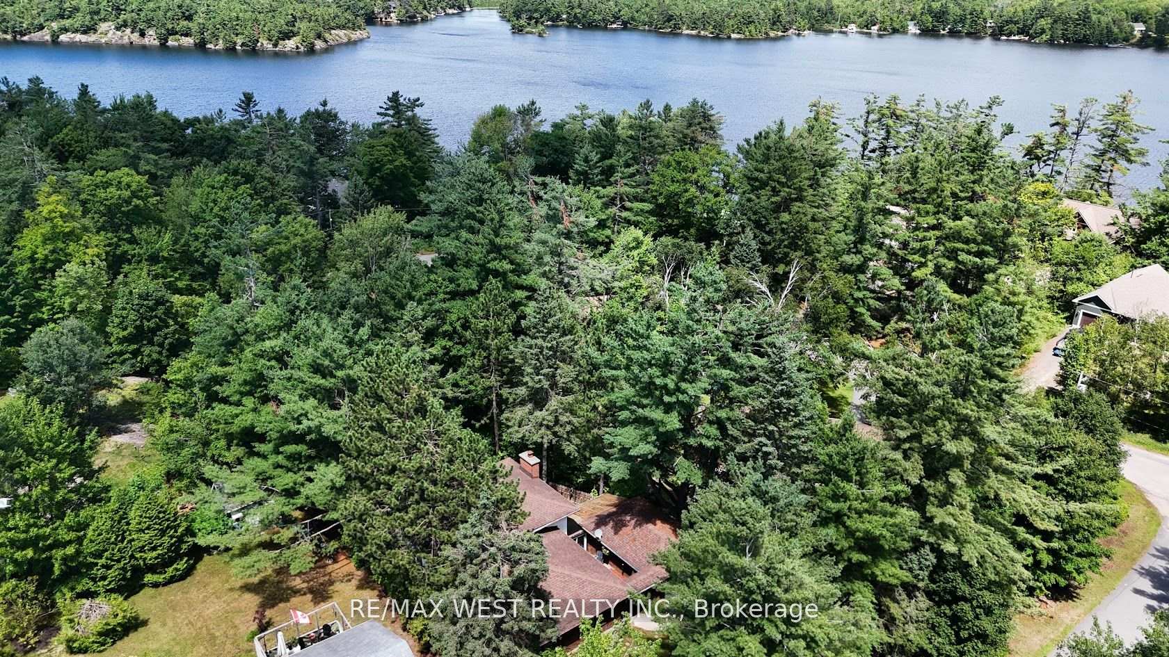 Photo 2 of 640 David Street, Gravenhurst, Muskoka (S) — HOMEH