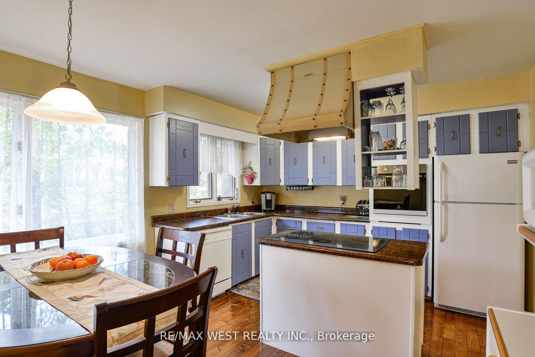 Photo 4 of 640 David Street, Gravenhurst, Muskoka (S) — HOMEH