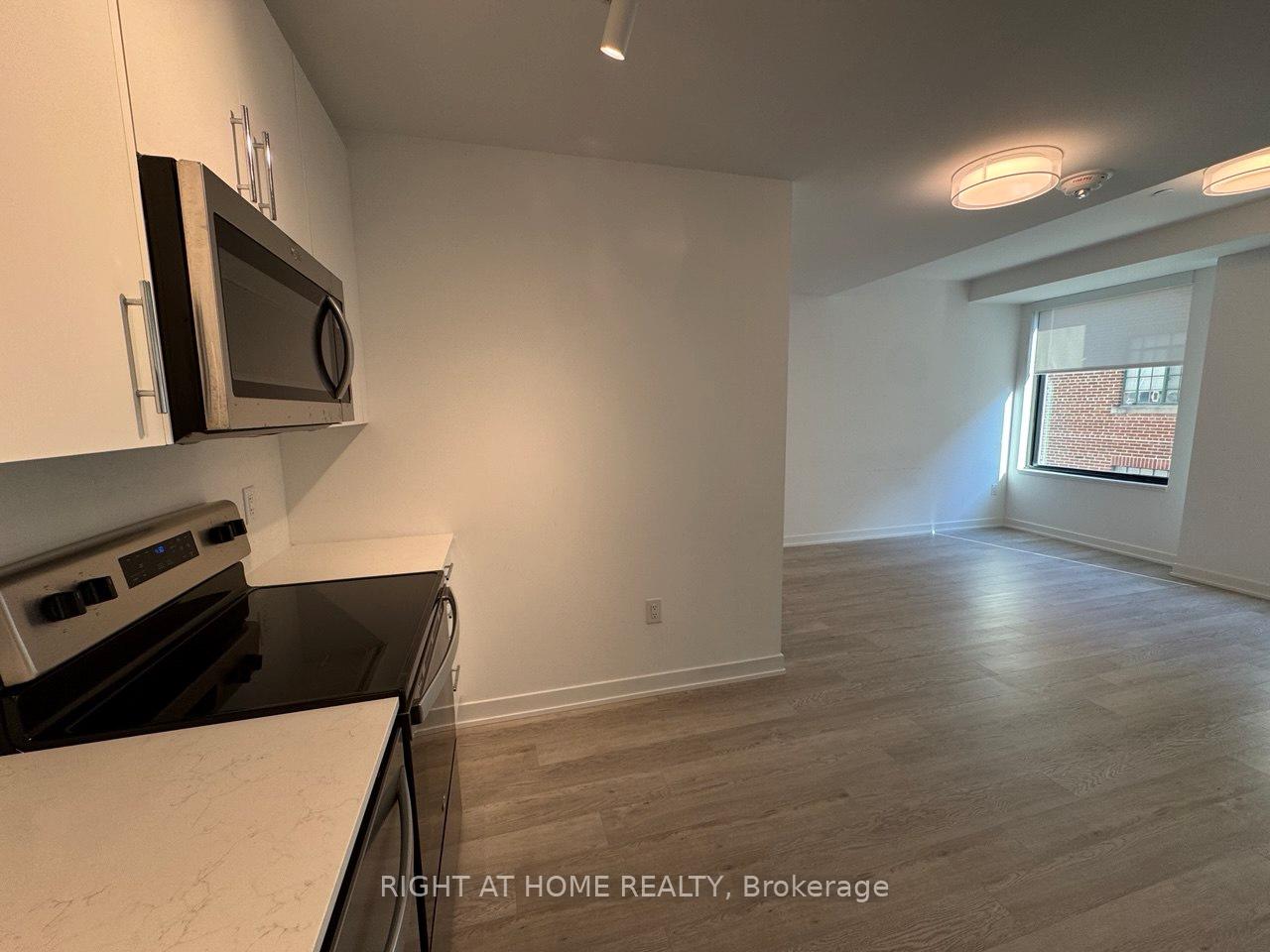 Photo 3 of Unit 201, 3 Strathgowan Avenue, Toronto, Lawrence Park South — HOMEH