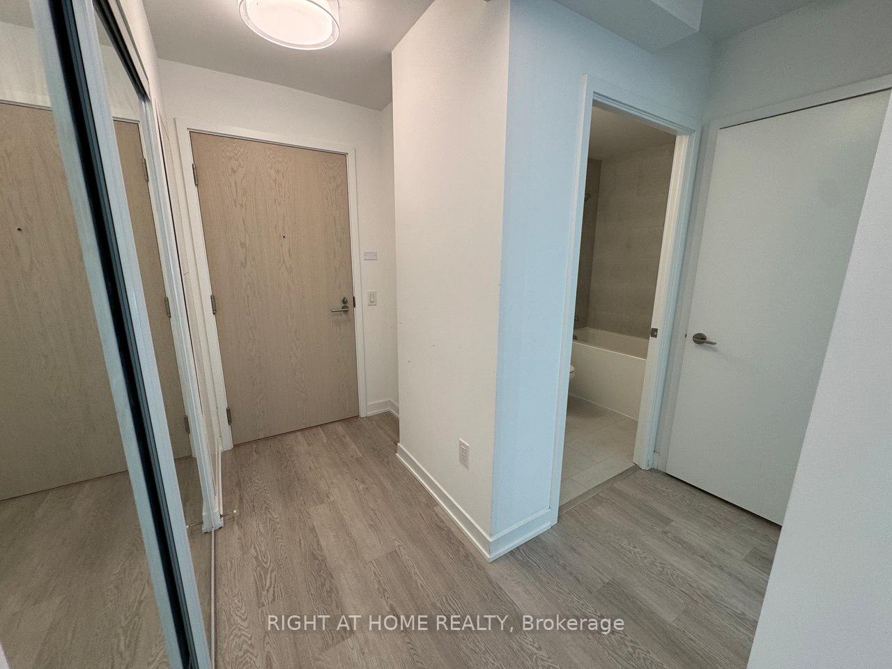Photo 10 of Unit 201, 3 Strathgowan Avenue, Toronto, Lawrence Park South — HOMEH