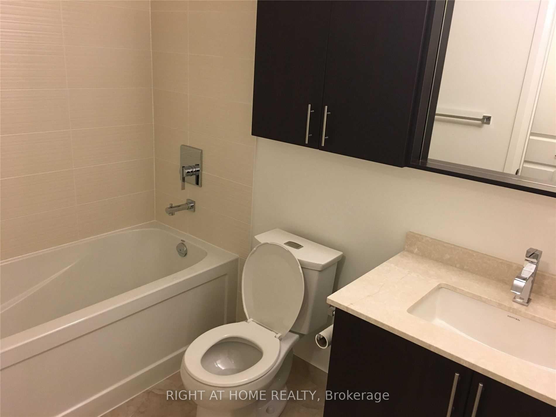 Photo 6 of Unit 716, 7167 Yonge Street, Markham, Thornhill — HOMEH