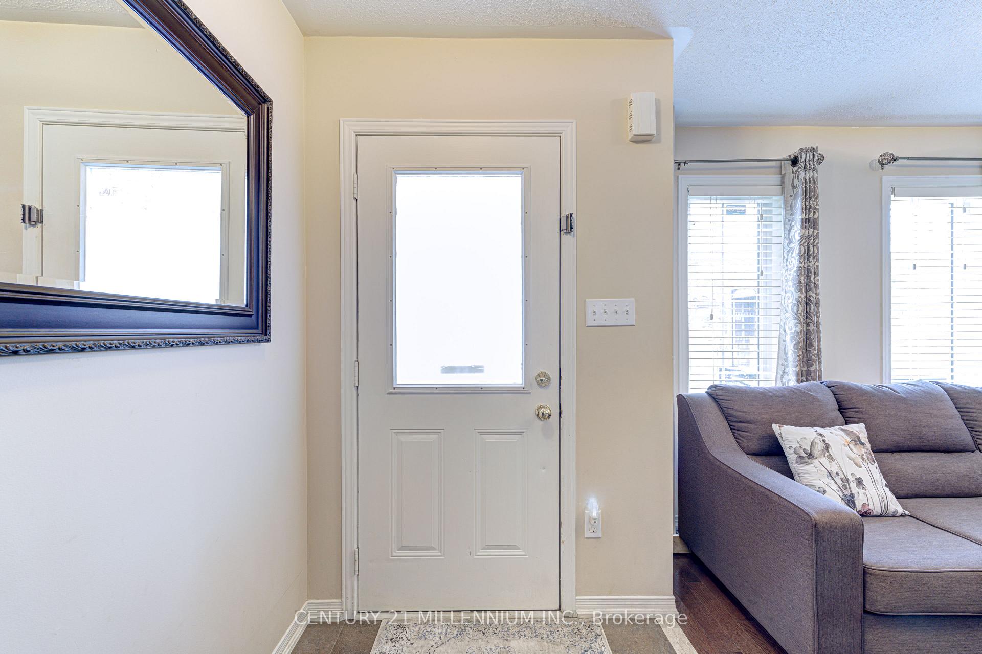 Photo 3 of 13 Coolwater Drive, Brampton, Sandringham-Wellington — HOMEH
