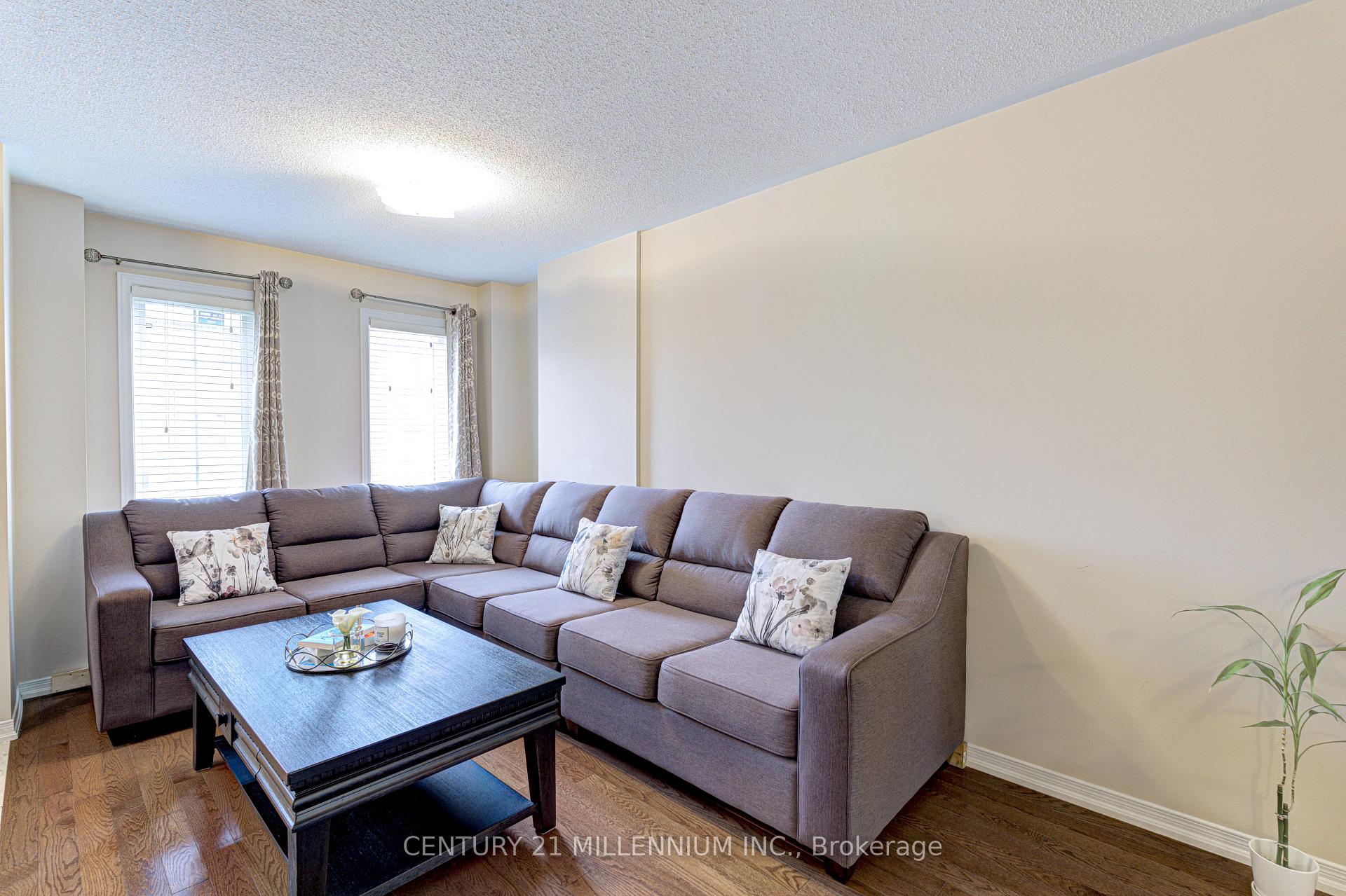 Photo 7 of 13 Coolwater Drive, Brampton, Sandringham-Wellington — HOMEH