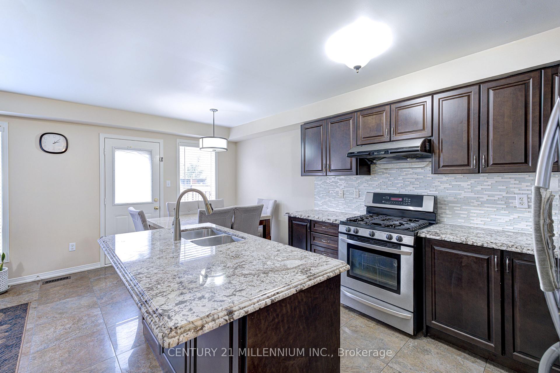Photo 9 of 13 Coolwater Drive, Brampton, Sandringham-Wellington — HOMEH